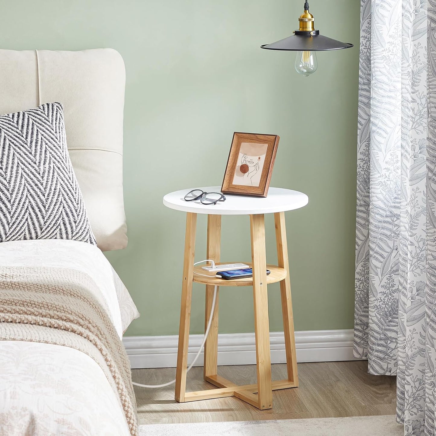 HOOBRO Round Side Table with Charging Station, Round Accent End Table with Bamboo Legs for Living Room, Bedroom, White and Natural YW101UBZ01