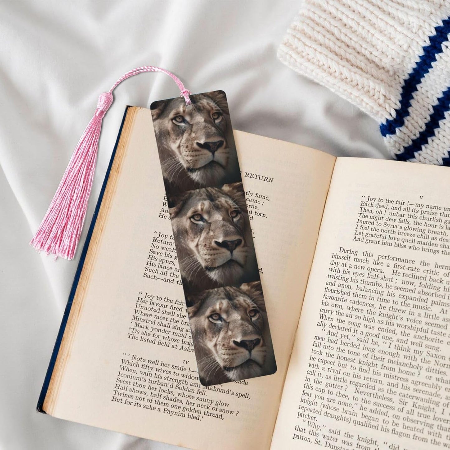 Lion's Focused Expression Bookmarks Gifts for Women Men, Wooden Bookmarks for Book Lovers, Vintage Book Marks Ornaments with Tassel, Unique Personalized Reading Page Markers Pink