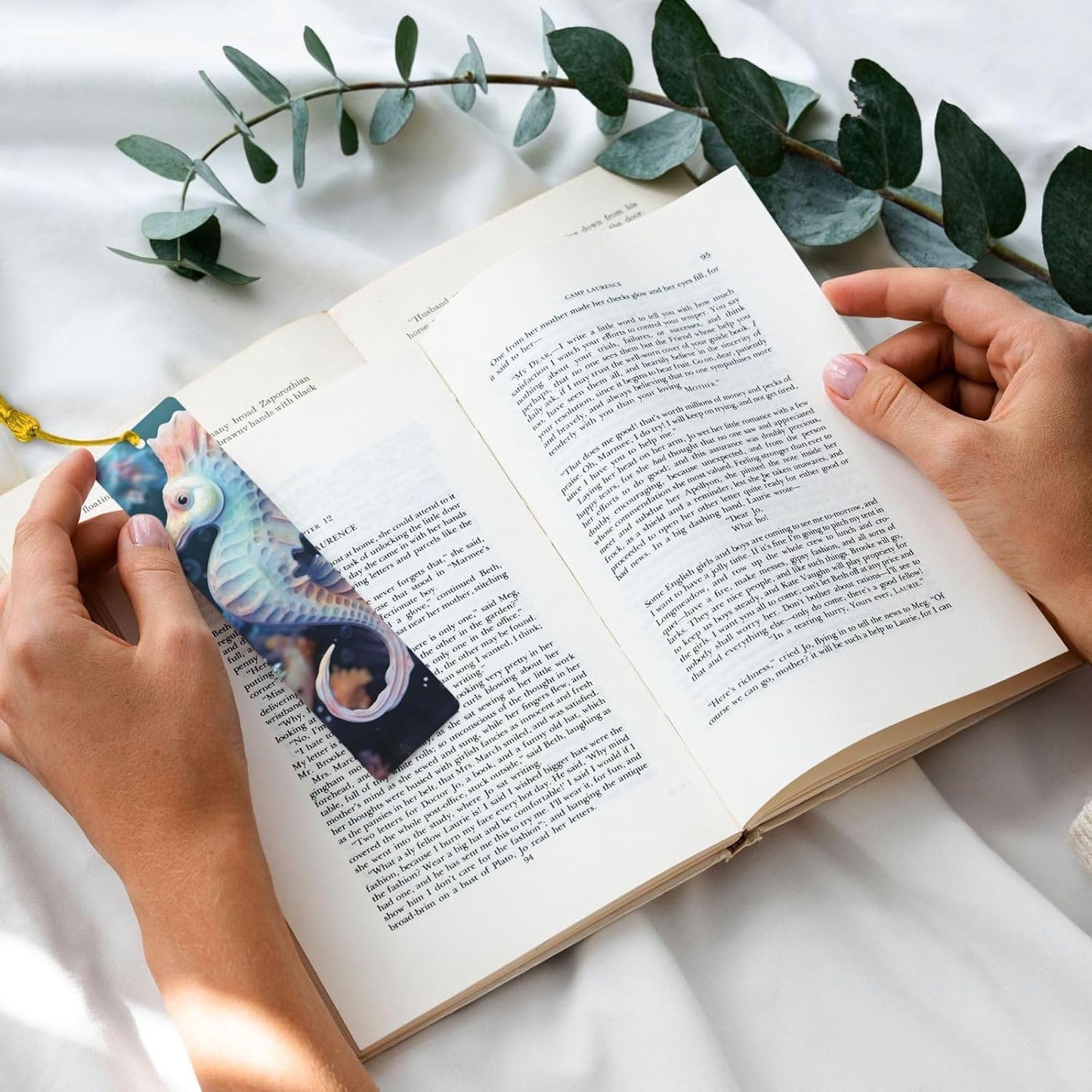 Seahorse and Starfish Bookmarks Gifts for Women Men, Wooden Bookmarks for Book Lovers, Vintage Book Marks Ornaments with Tassel, Unique Personalized Reading Page Markers Gold