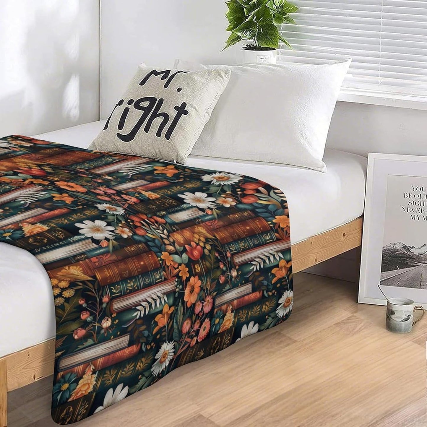 Vintage Book Lover Blanket, Floral Library Print Throw, Soft Cozy Fleece Blankets for Kids Women Girls, Retro Readers Decor for Room Couch & Bed Birthday Gifts 50x60in