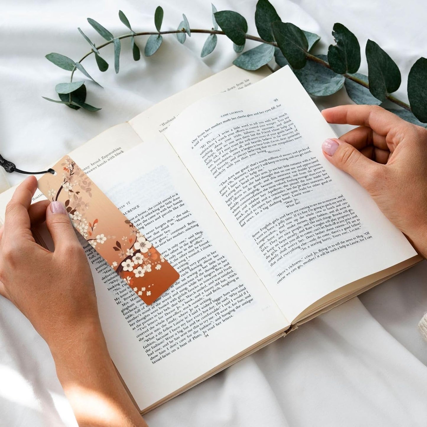 White Small Flowers Bookmarks Gifts for Women Men, Wooden Bookmarks for Book Lovers, Vintage Book Marks Ornaments with Tassel, Unique Personalized Reading Page Markers Black