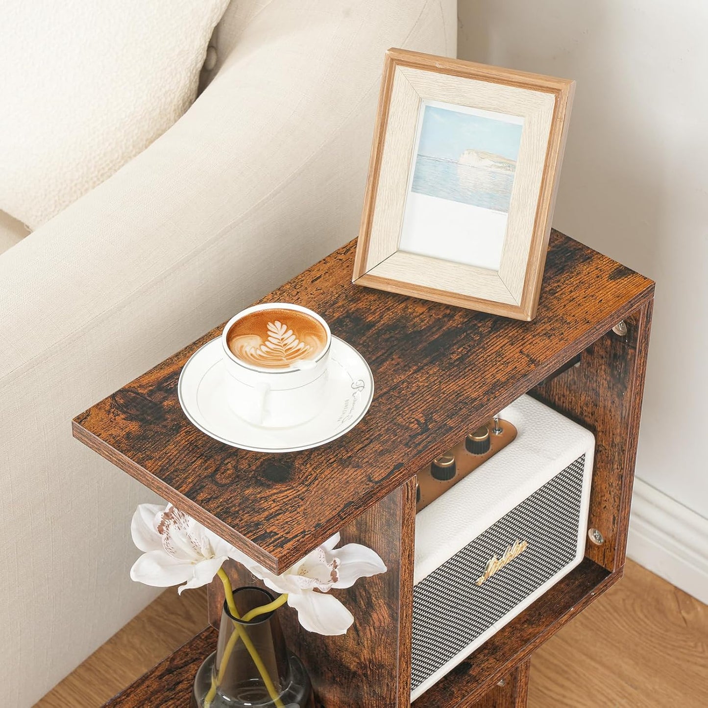 HOOBRO Narrow Side Table with Charging Station, S-Shaped Slim End Table Geometric Bookshelf, with Open Storage, for Small Space, Living Room, Bedroom, Rustic Brown FG137UBZ01