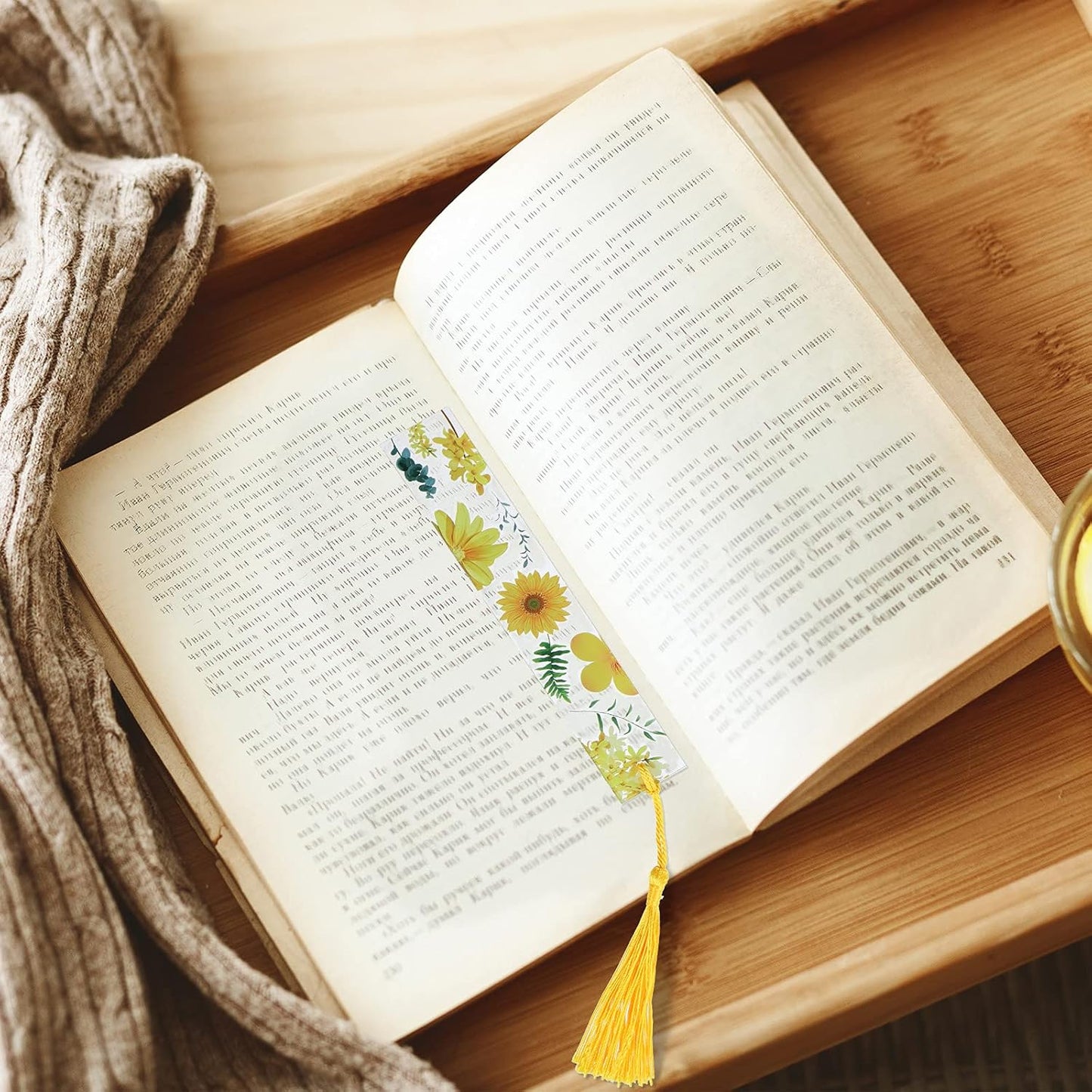 Outus 8 Sets Flower Acrylic Bookmarks for Reading Women Transparent Acrylic Cute Floral Bookmarks with Colorful Tassels Gift for Women Teacher Book Lovers Reading, 8 Styles