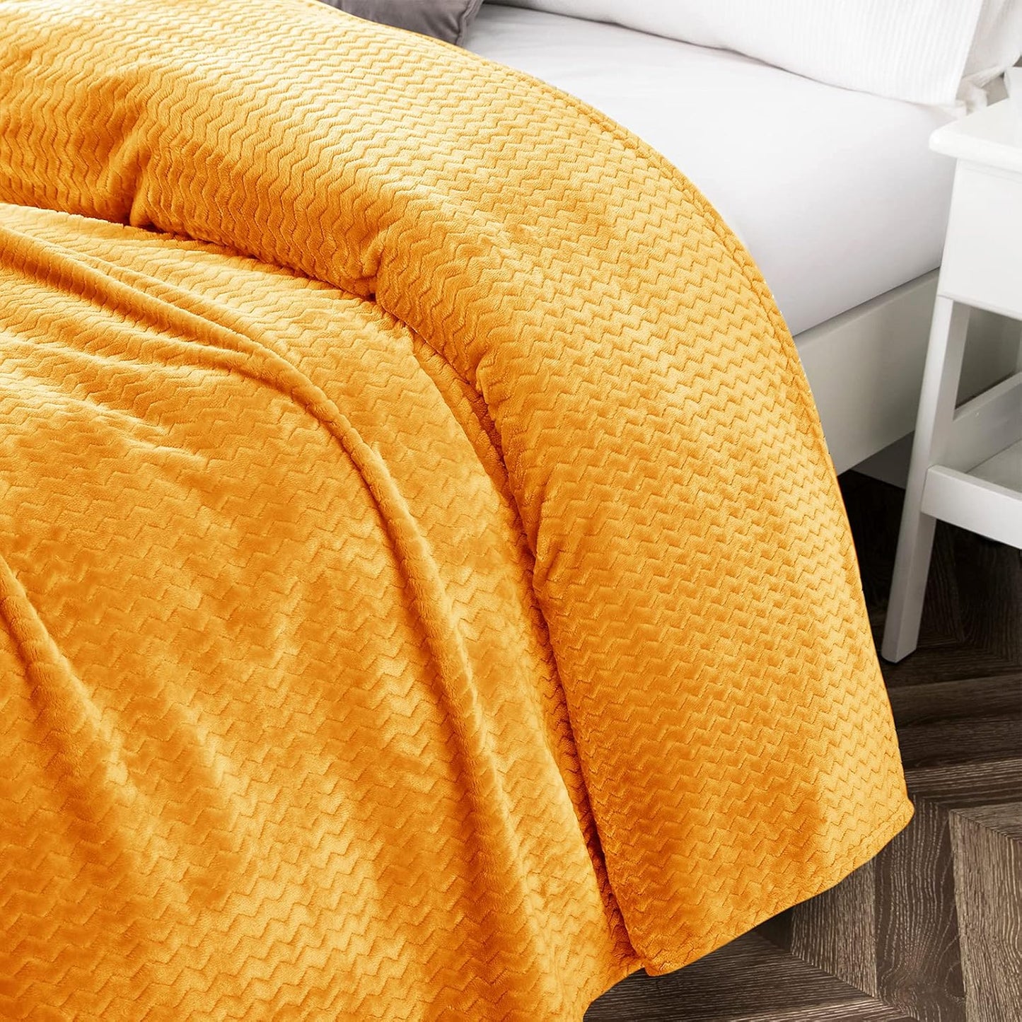 Whale Flotilla Breathable Fleece Twin Size Blanket for Bed(90x66 Inch), Super Soft Fuzzy Blankets for All Season, Lightweight and Fluffy, Yellow(Chevron)