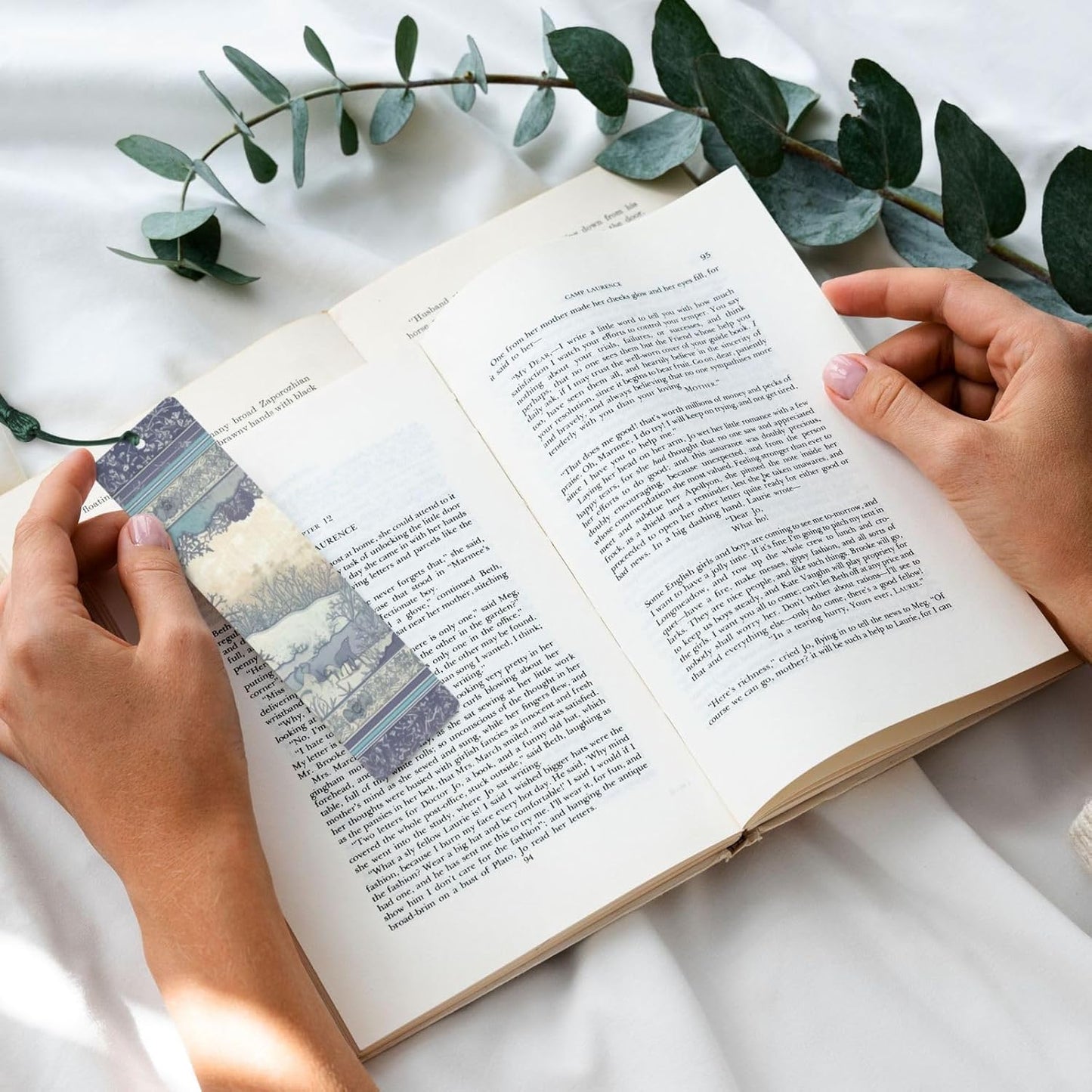 Cute and Dreamy Bookmarks Gifts for Women Men, Wooden Bookmarks for Book Lovers, Vintage Book Marks Ornaments with Tassel, Unique Personalized Reading Page Markers Dark Green