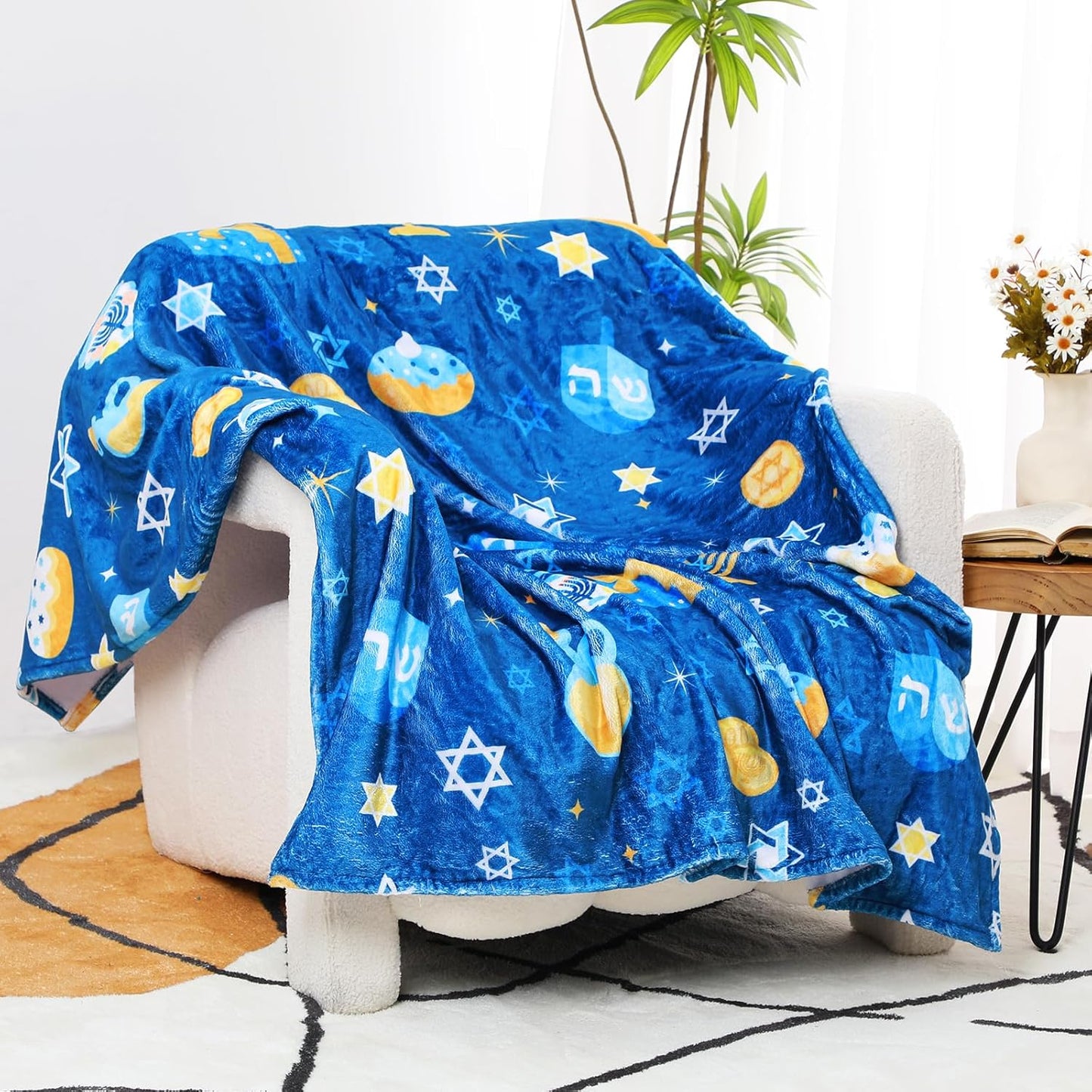 Vansolinne Hanukkah Throw Blanket 50x60 Inch Soft David Star Menorah Dreidel Flannel Chanukah Blanket Jewish Holiday Throw for Sofa Couch Bed Cozy Plush
