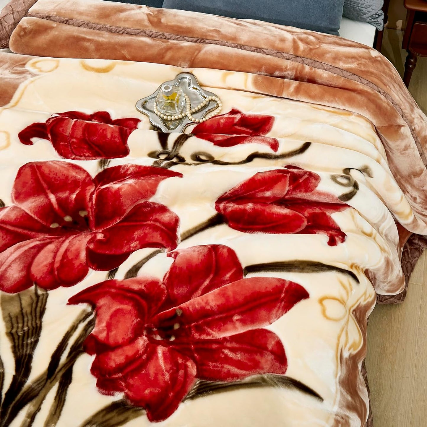 LGYKUMEG Mink Fleece Throw Blanket 55" × 75" - 2 Ply Reversible Silky Soft Plush Warm Blanket for Autumn Winter 5.5 Lb /2.5kg.