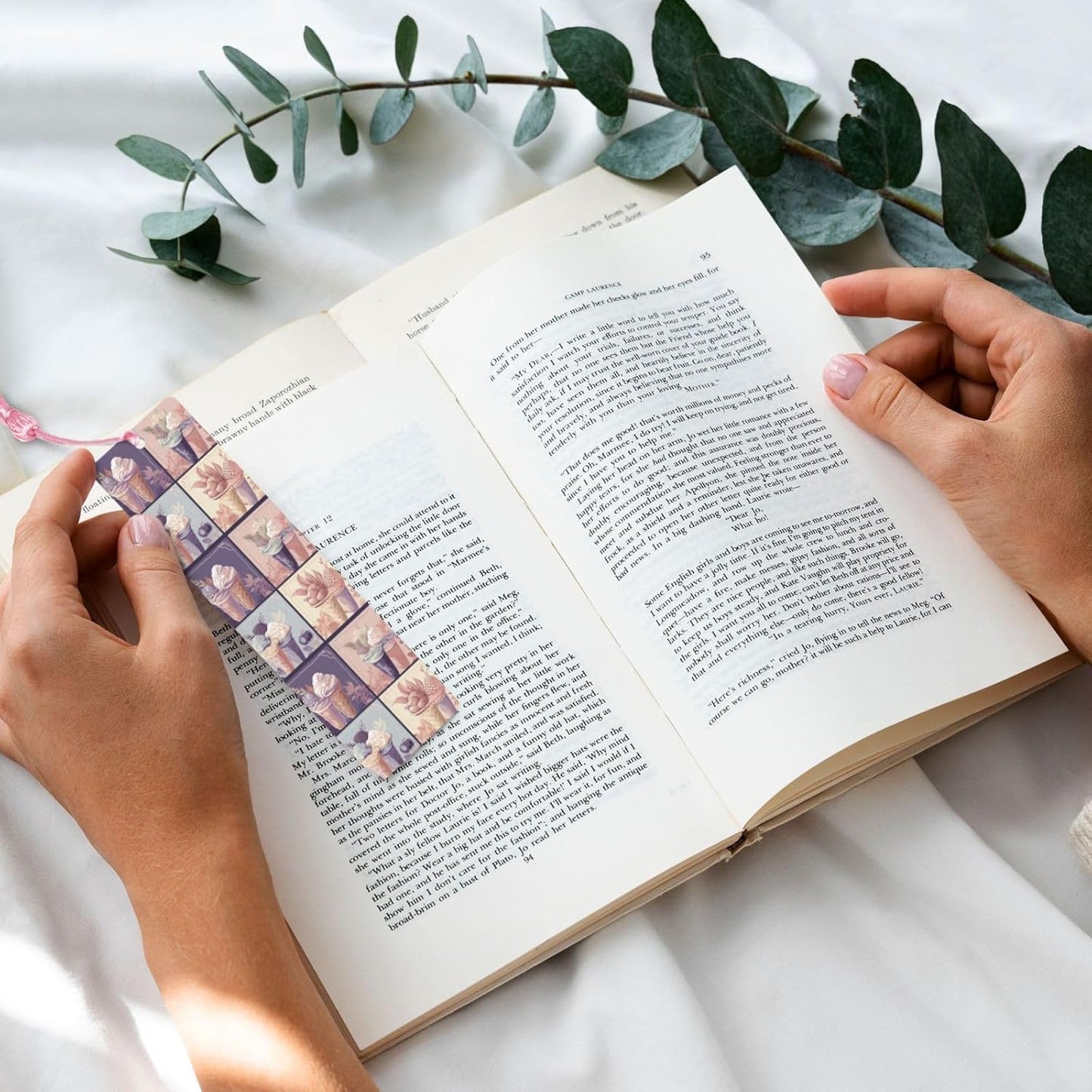 Ice Cream Illustration Bookmarks Gifts for Women Men, Wooden Bookmarks for Book Lovers, Vintage Book Marks Ornaments with Tassel, Unique Personalized Reading Page Markers Pink