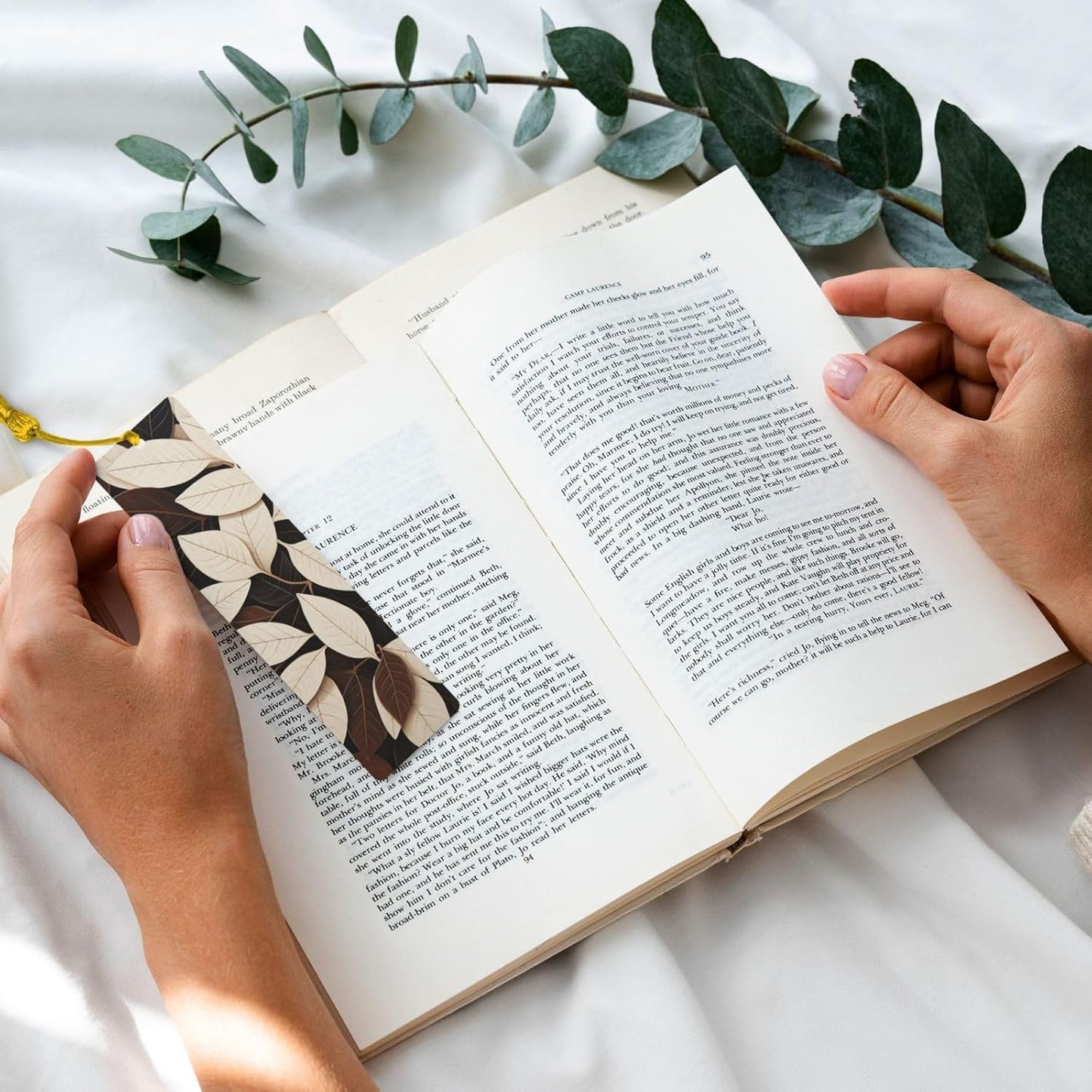 Lots of Leaves Bookmarks Gifts for Women Men, Wooden Bookmarks for Book Lovers, Vintage Book Marks Ornaments with Tassel, Unique Personalized Reading Page Markers Gold