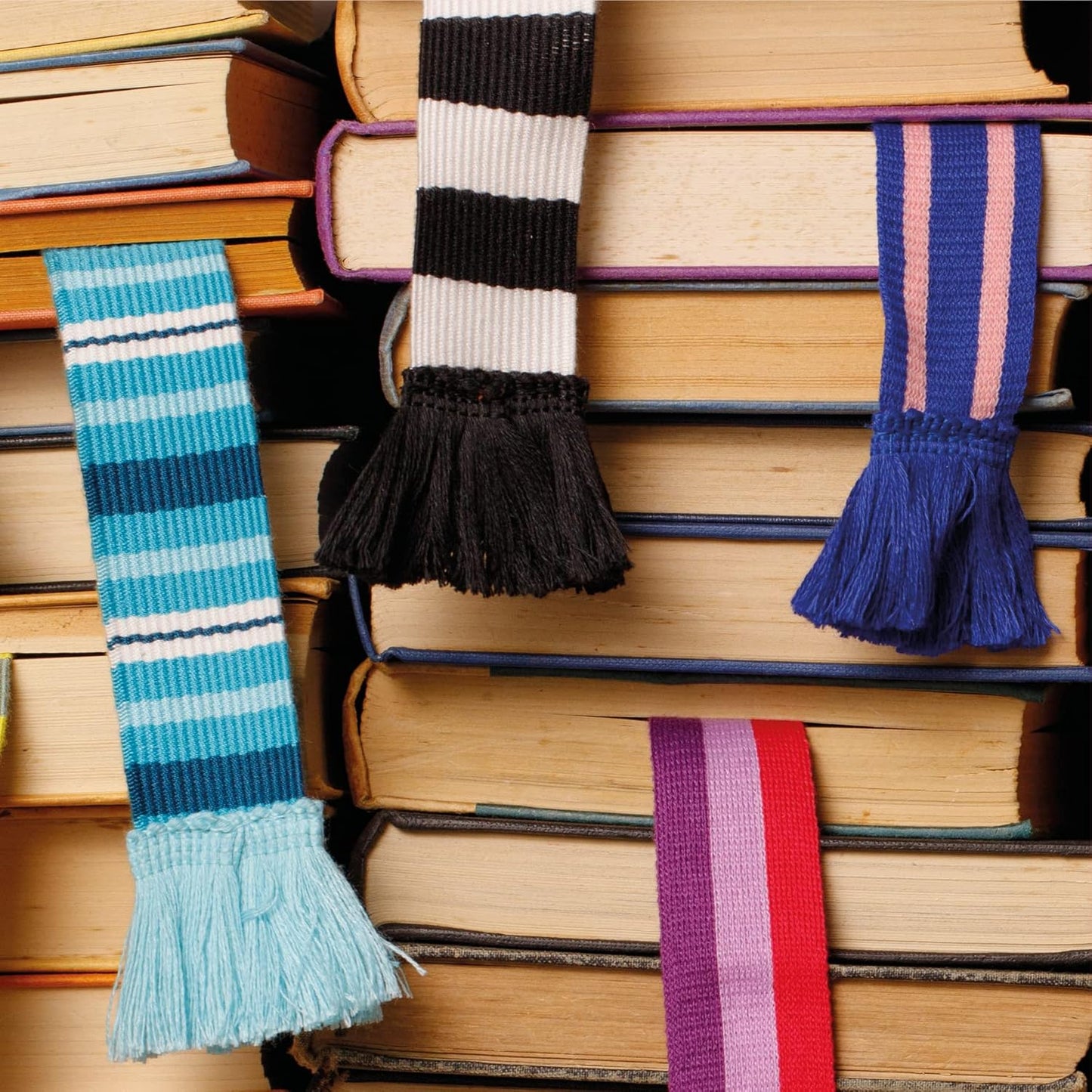 IF USA 32905 Book Scarf Bookmark - Black & White