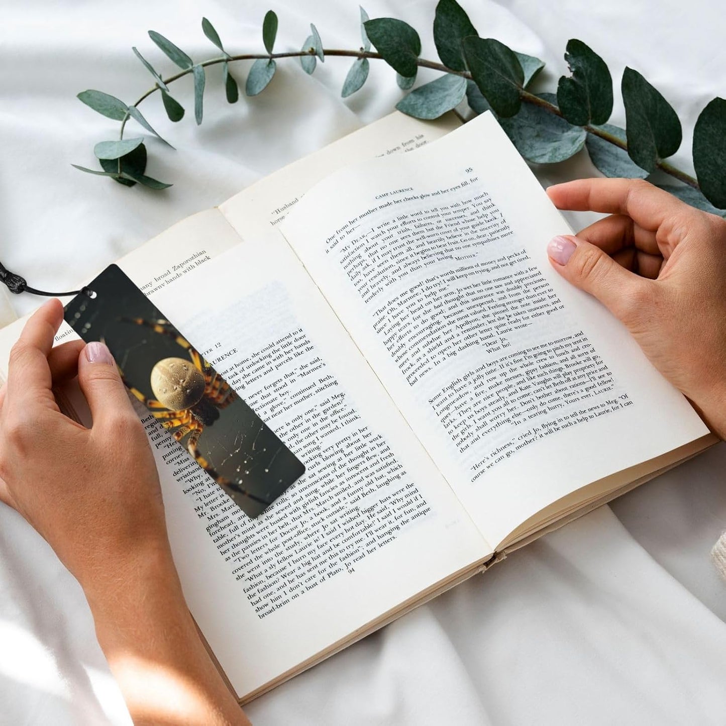 Funny Spider Bookmarks Gifts for Women Men, Wooden Bookmarks for Book Lovers, Vintage Book Marks Ornaments with Tassel, Unique Personalized Reading Page Markers Black