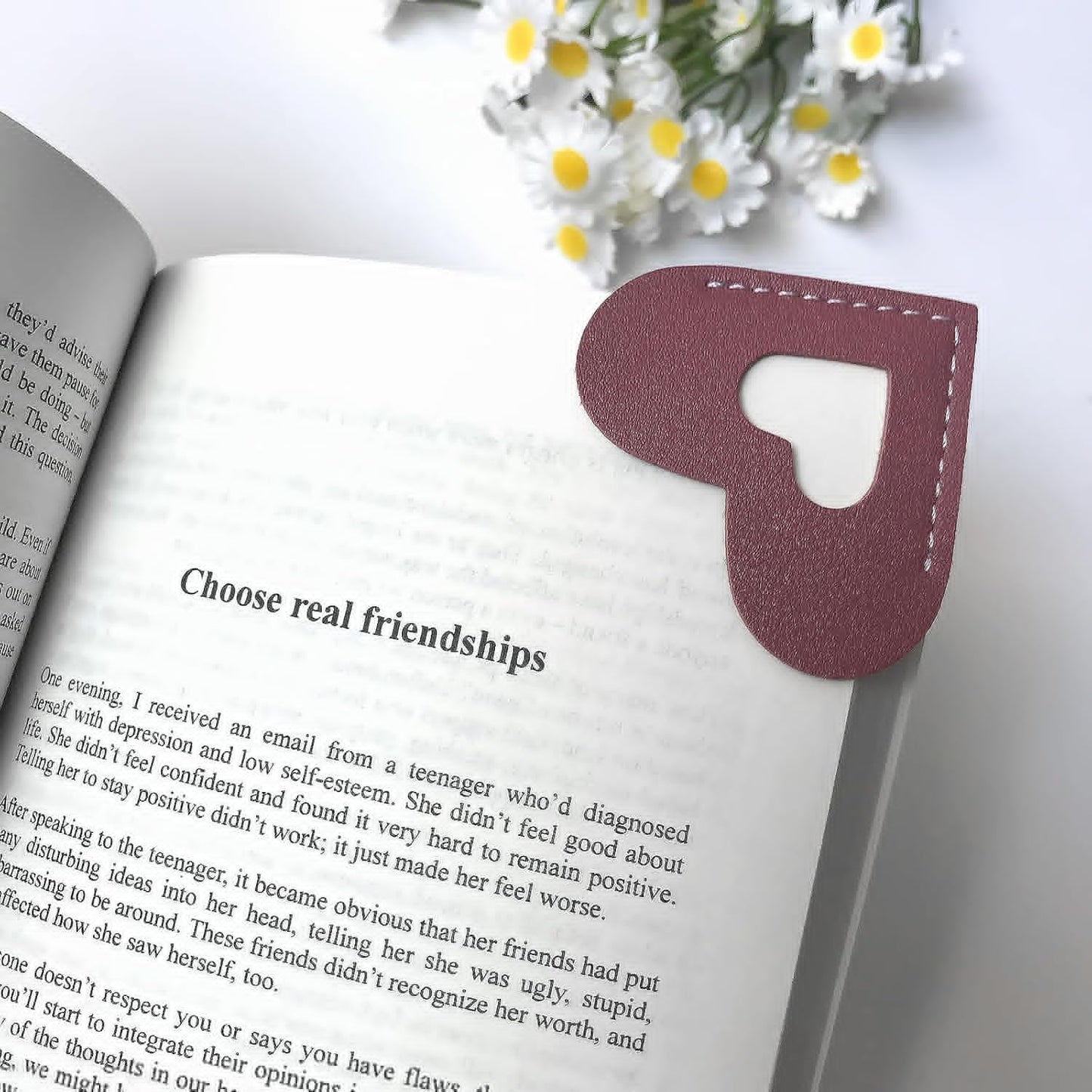 Leather Bookmarks, Wayzton Cute Hollow Heart Corner Bookmark, Personalized Book Accessories Gifts for Women Kids Reading Lovers, 6 PCS