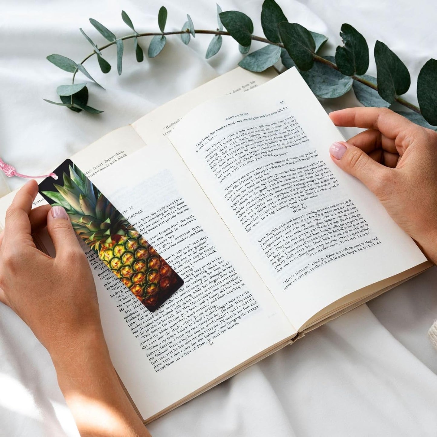 Pineapple Bookmarks Gifts for Women Men, Wooden Bookmarks for Book Lovers, Vintage Book Marks Ornaments with Tassel, Unique Personalized Reading Page Markers Pink