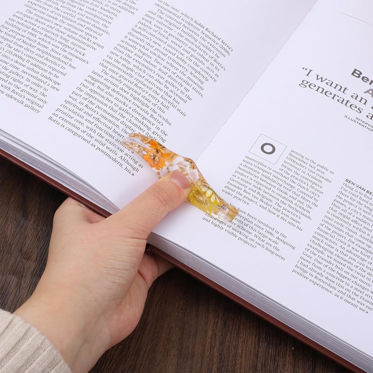 2 Pcs Book Page Holders for Reading Dried Flower Resin Transparent Bookmark Thumb Book Page Holder Finger Ring Opener Books Reading Accessories Handmade Flower Bookmark for Lovers Gift Reader Bookworm