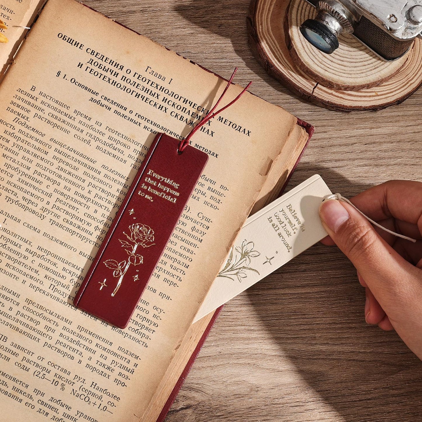 4 PCS Vintage Leather Bookmarks with Gift Box for Women, Personalized PU Book Marks for Reading Women,Book Marks for Teachers Students School Office Home Supplies