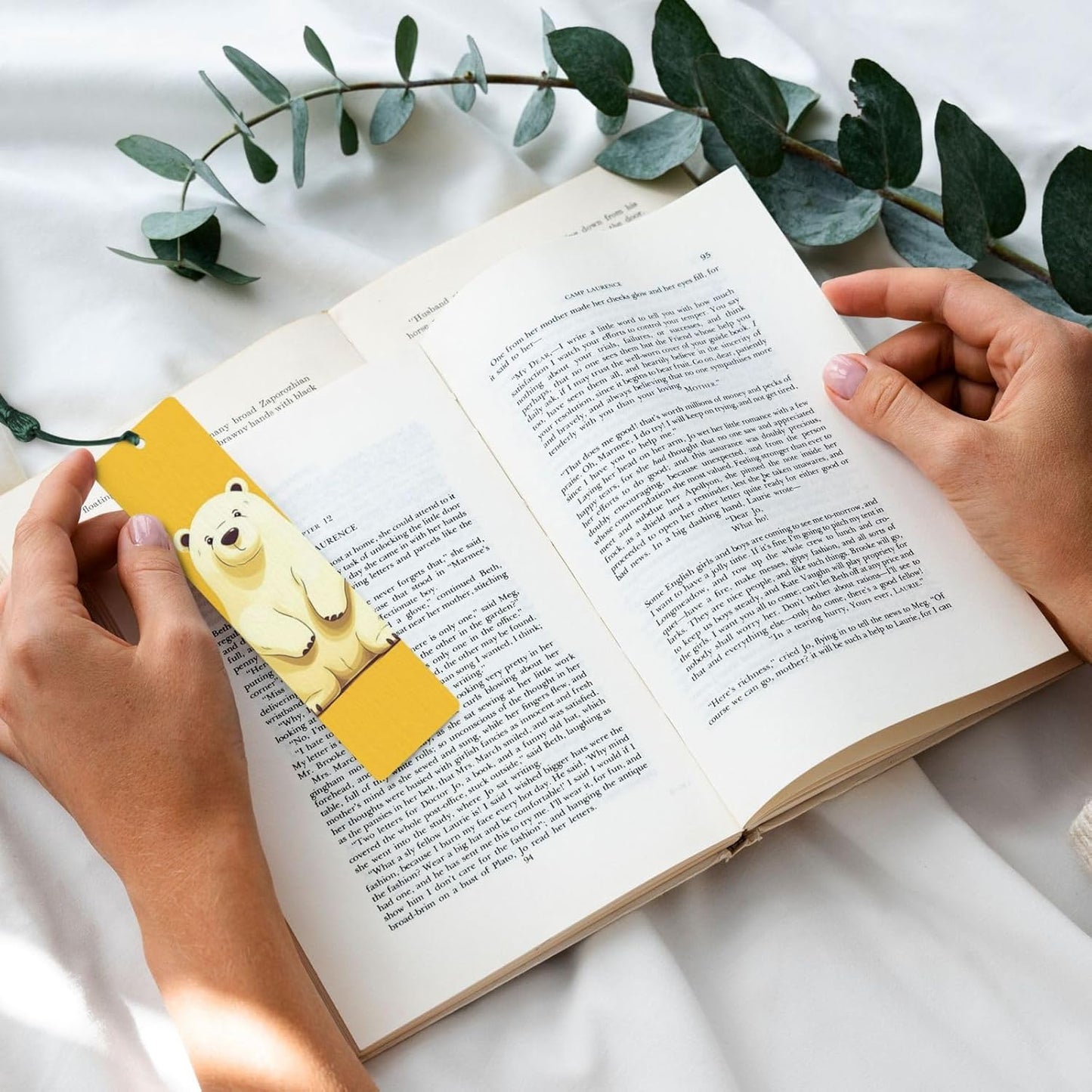 Cute Cartoon Polar Bear Bookmarks Gifts for Women Men, Wooden Bookmarks for Book Lovers, Vintage Book Marks Ornaments with Tassel, Unique Personalized Reading Page Markers Dark Green