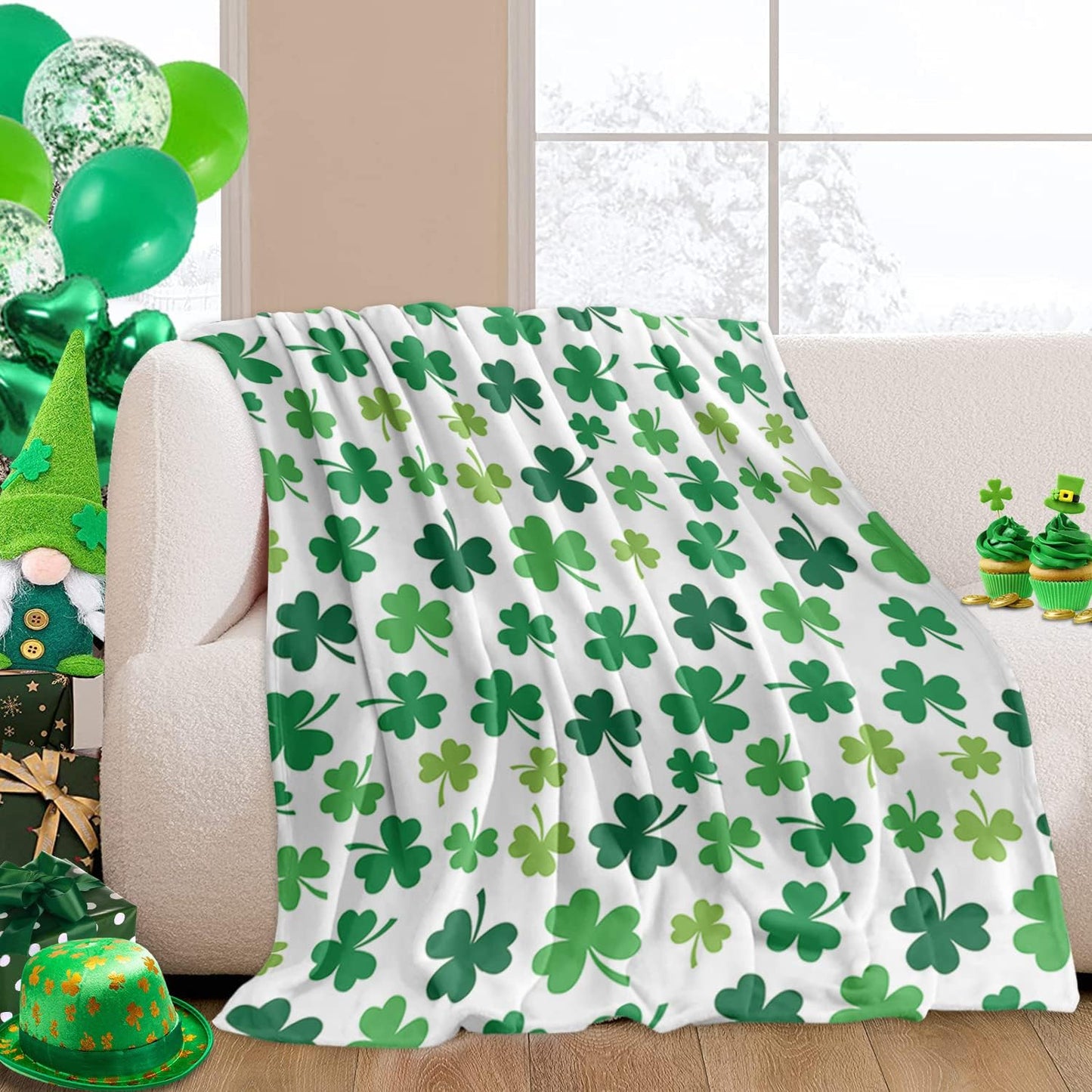 Chucoco Happy St. Patrick's Day Throw Blankets Lucky Shamrocks Leaves Fuzzy Soft Bed Cover Bedspread Microfiber Luxury Blanket for Travel Stadium Camping Couch Sofa Chair 40x50inch