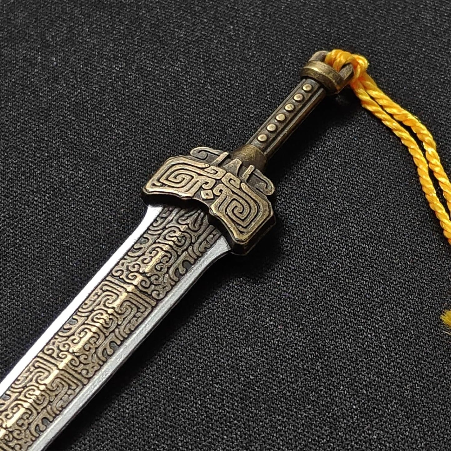 2PCS Sword Bookmark with Tassels Metal Book Mark，Your Reading Assistants，Vintage Bookmark for Men Women，Office School Library Bookstore Home，Creative Vintage Style Book Mark with Tassels(Gold)