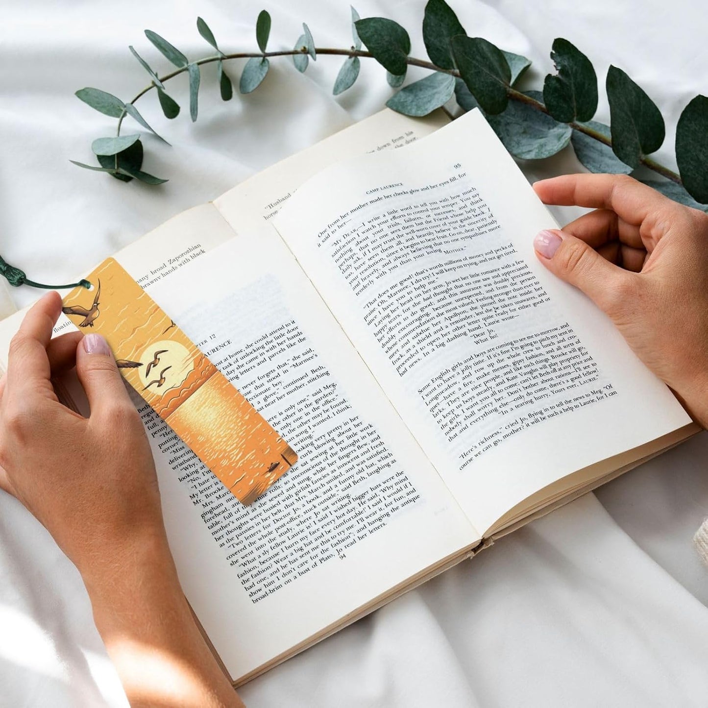 Seagulls Flying Over Bookmarks Gifts for Women Men, Wooden Bookmarks for Book Lovers, Vintage Book Marks Ornaments with Tassel, Unique Personalized Reading Page Markers Dark Green