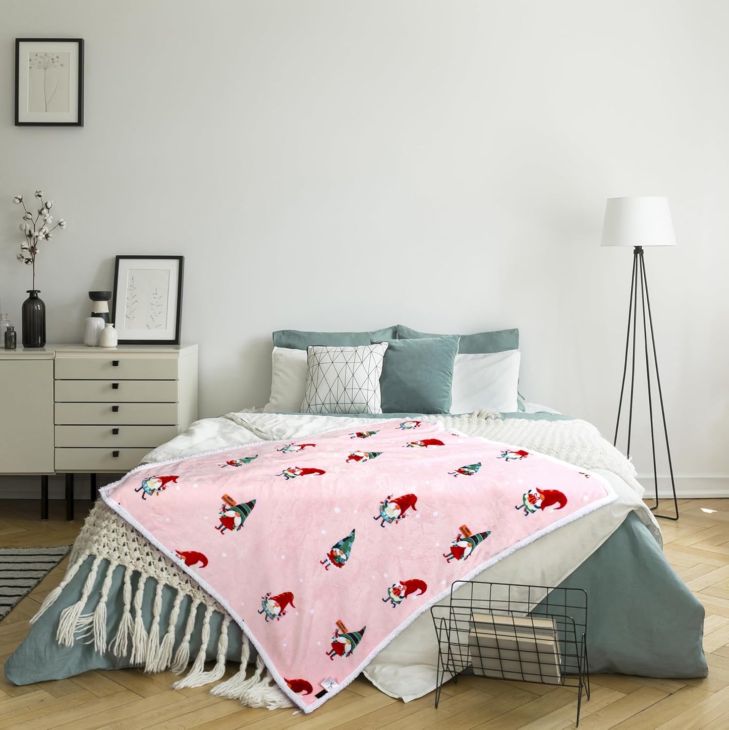 Solaris Santa Claus Sherpa Christmas Blanket, Soft Warm Cozy Reversible Fuzzy Fleece Patterns Holiday Throw Blanket for Couch Sofa Bed, Home Decor, Light Pink