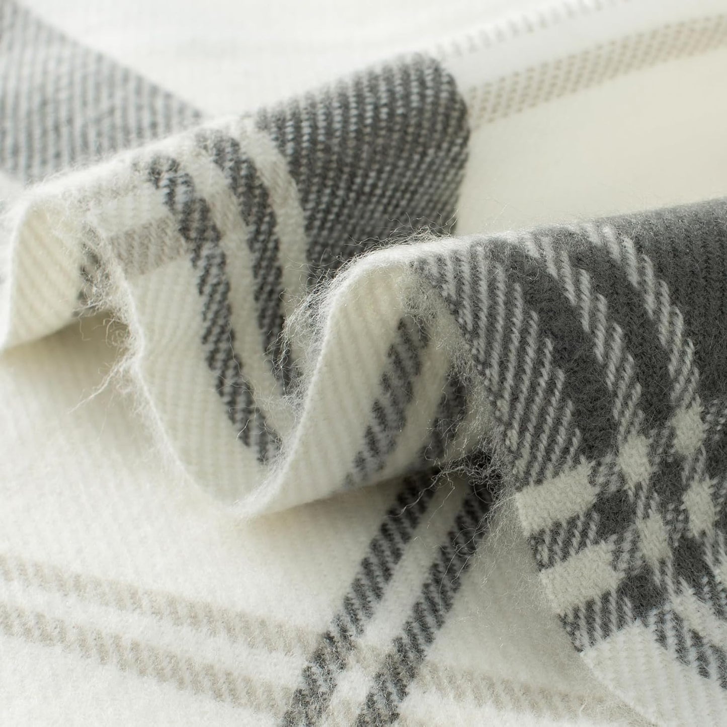 Grey and White Plaid Throw Blanket for Couch,60"X80" Super Soft Cozy Warm Home Decorative Throws with Tassels for Bed Sofa Picnic