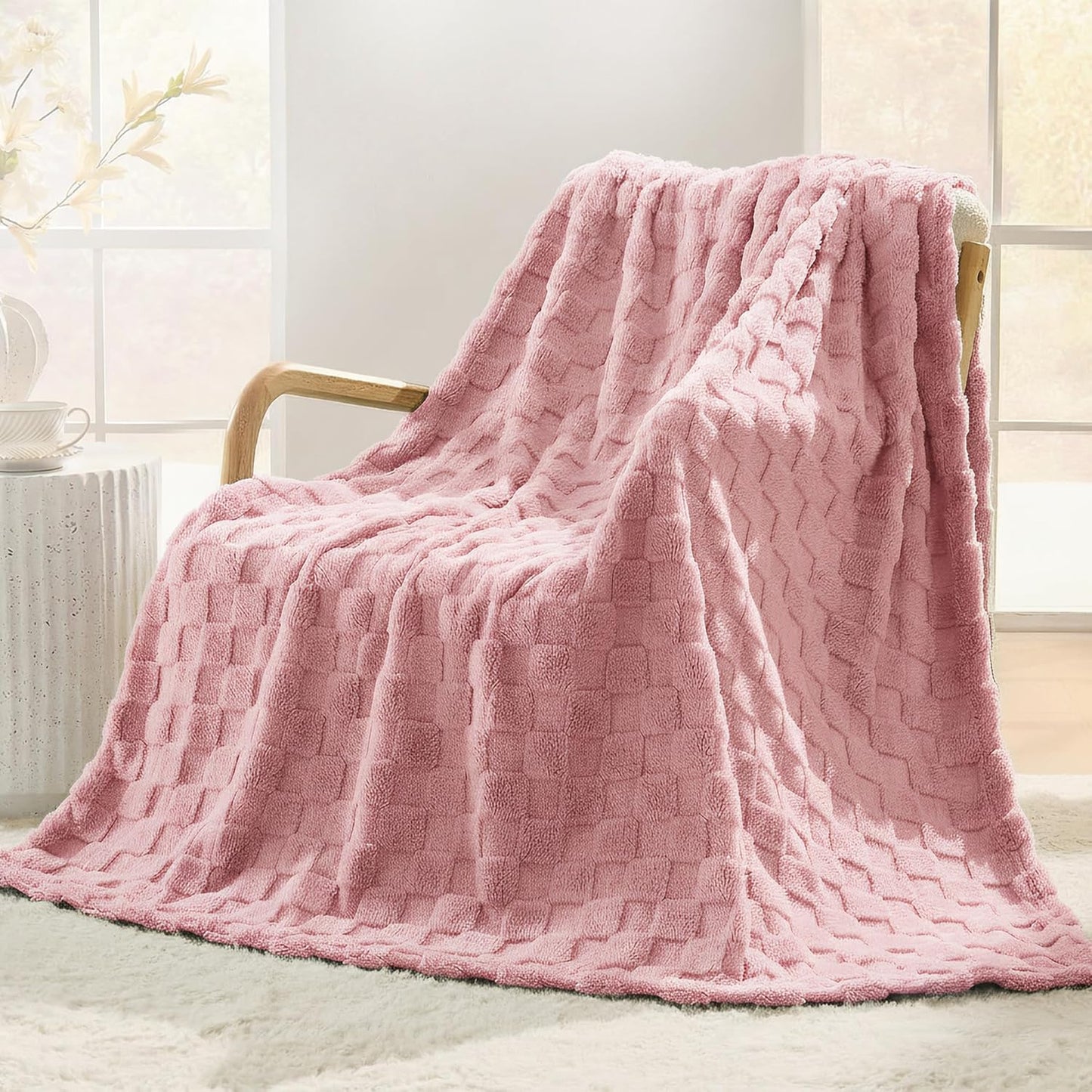 Pink Checkered Fleece Throw Blanket for Couch, 320GSM Super Soft Cozy Blanket for Home Decor, Perfect Cozy Gifts for Women Men Gifts, Lightweight All Season Couch Blanket, 50x60 Inches