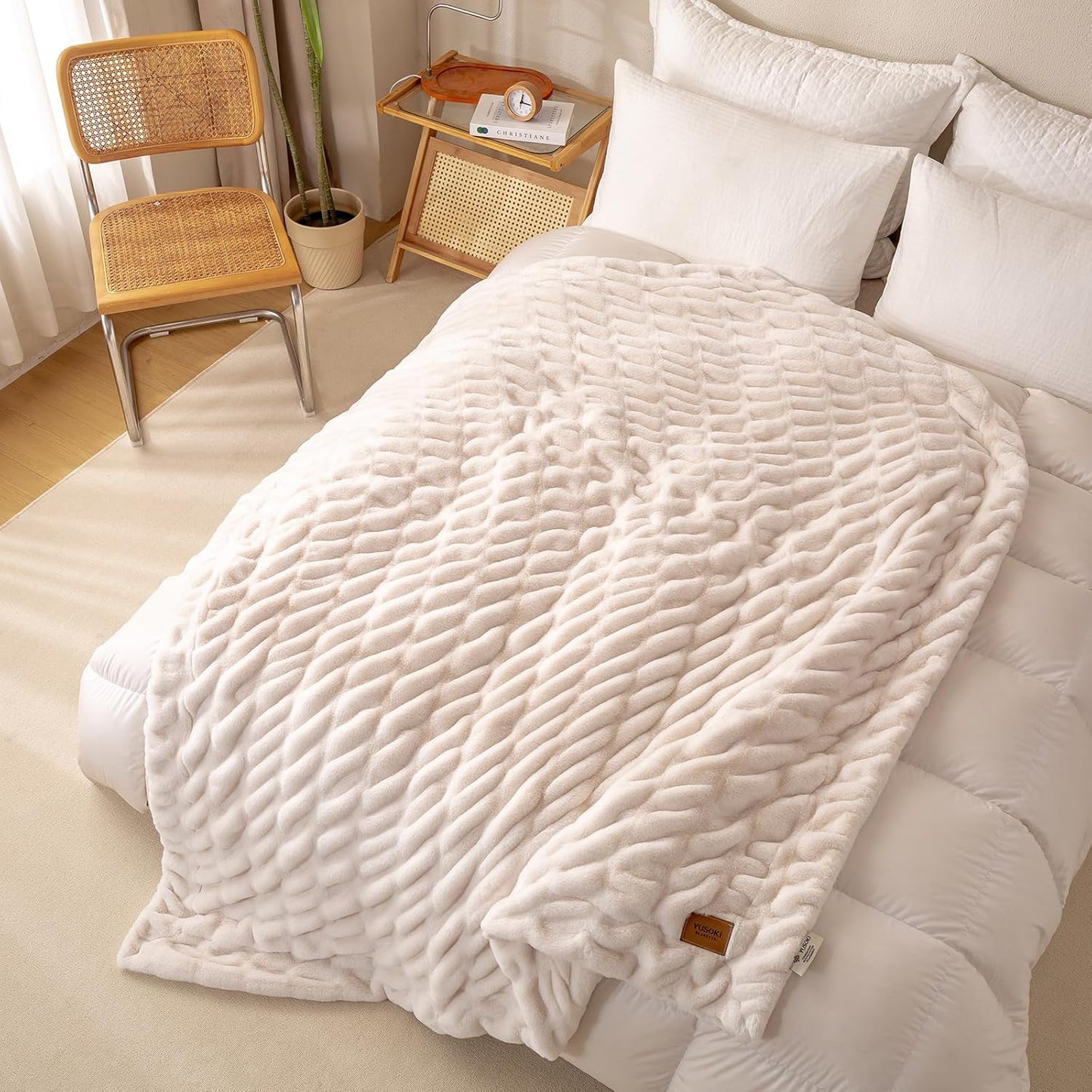 YUSOKI Luxury Double Side Faux Rabbit Fur Throw Blanket for Couch, Ultra Soft Fluffy Throw Gifts, Plush Thick Warm Luxury Decor Gifts for Home (Creamy Cloud, Medium (50 X 60 inches))