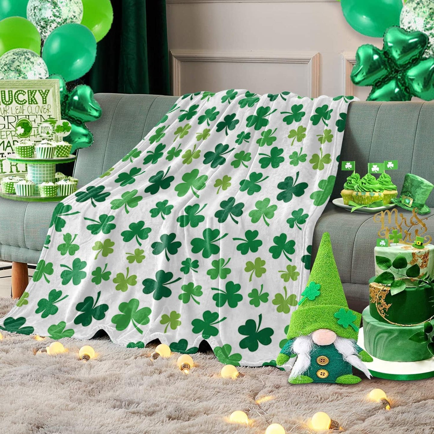 Chucoco Happy St. Patrick's Day Throw Blankets Lucky Shamrocks Leaves Fuzzy Soft Bed Cover Bedspread Microfiber Luxury Blanket for Travel Stadium Camping Couch Sofa Chair 40x50inch