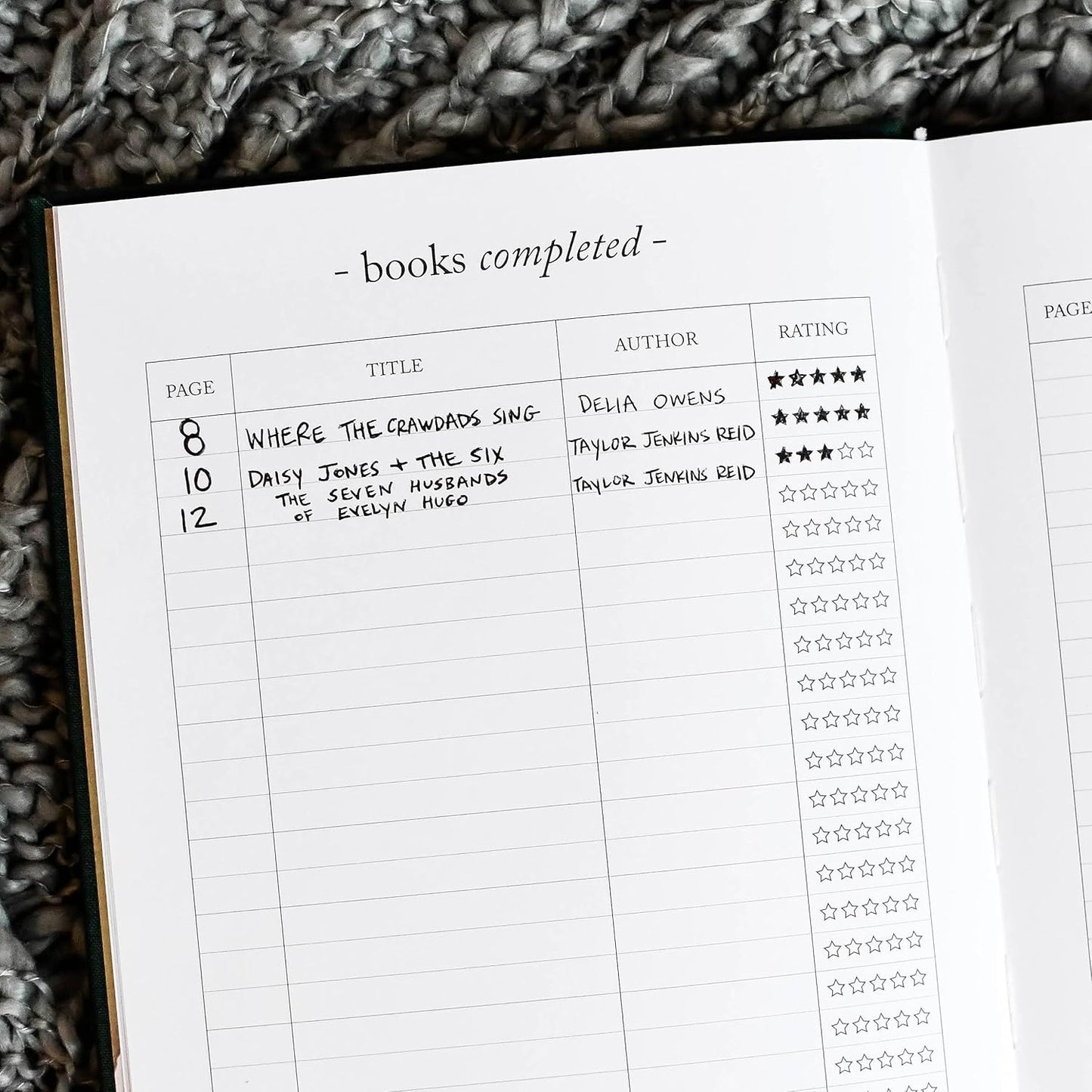 DUNCAN & STONE PAPER CO. Reading Journal for Book Lovers, 120 Pages - Linen Bound Reading Log for Tracking Books - Easy-to-Use Daily Journal - Ideal Book Lovers Gifts, Emerald