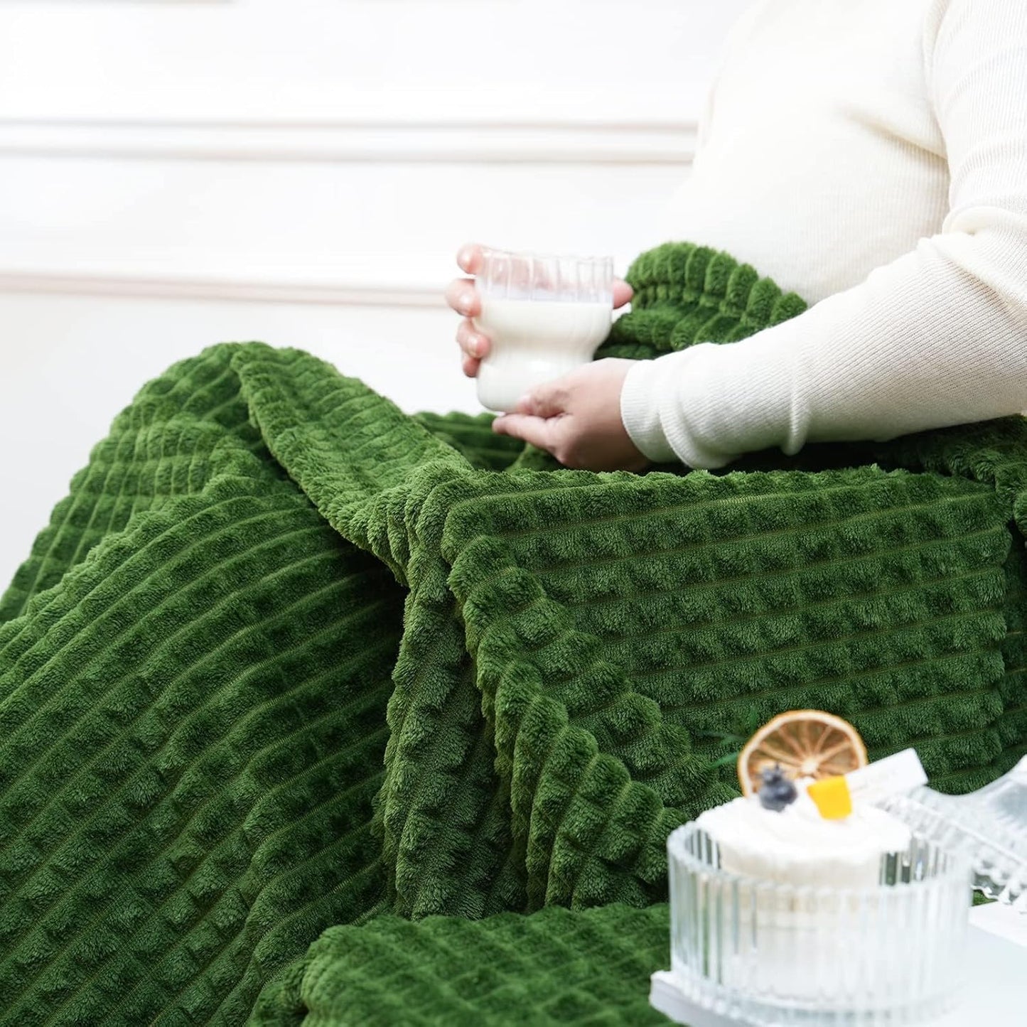Simple&Opulence Forest Green Throw Blanket for Couch-Super Soft Fluffy Blankets for Women 50x70 Inches Cozy Lightweight Fleece Blanket for Home Decor