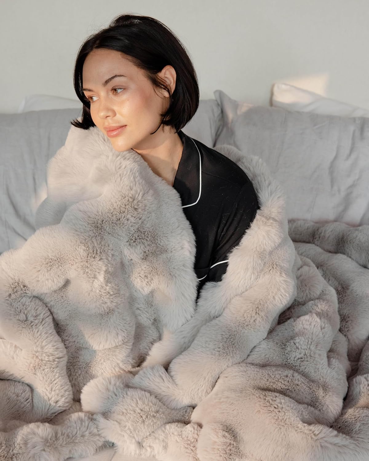 Cozy Earth Bubble Cuddle Blanket - Faux Fur Ultra-Soft Luxury Throw Blanket - Comfortably Weighted Design for Lounging or Sharing - Machine Washable - Light Grey Oversized Throw 80" x 60"