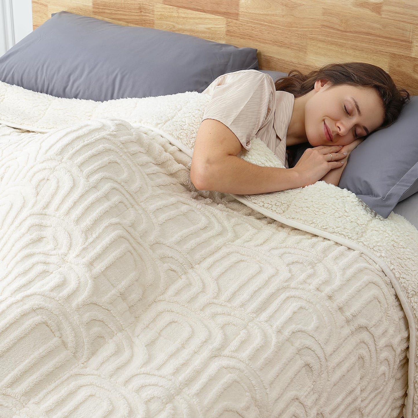 Sherpa Fleece Adult Weighted Blanket Great for Sleep, 15 lbs Dual Sided Soft Fuzzy Heavy Blankets for Couch Bed Sofa, Cozy Warm Arched Jacquard Throw for Winter (Cream White, 60" x 80", 15 Pounds)