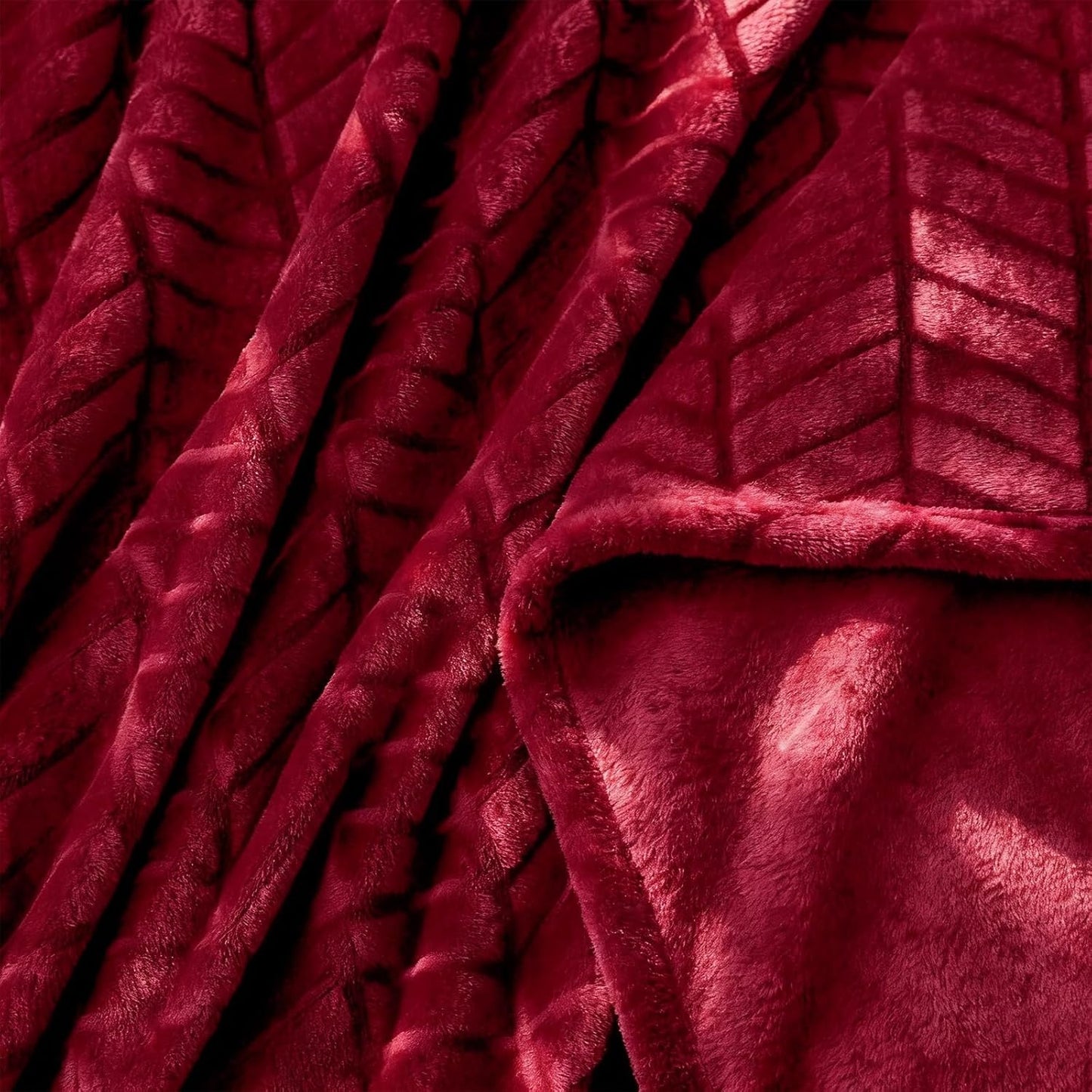Excervent Soft Flannel Fleece Throw Blanket 50x60 Inches Burgundy Lightweight Winter Blankets Chevron Pattern for Sofa Couch Bed Fluffy Warm Cozy Decorative
