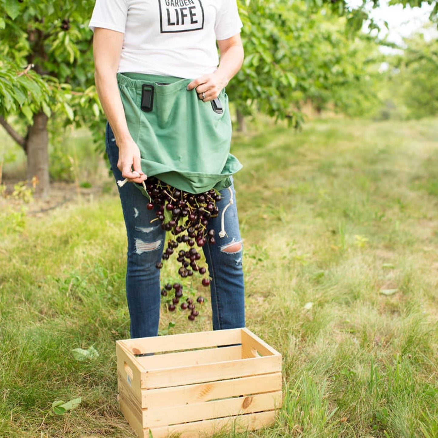 The Roo Joey Apron Gardening with Pockets and Harvesting, Picking Pouch - Adjustable, Water-resistant, Washable Canvas Cotton Great Gardener Gift Leaf Green Joey - Waist Apron