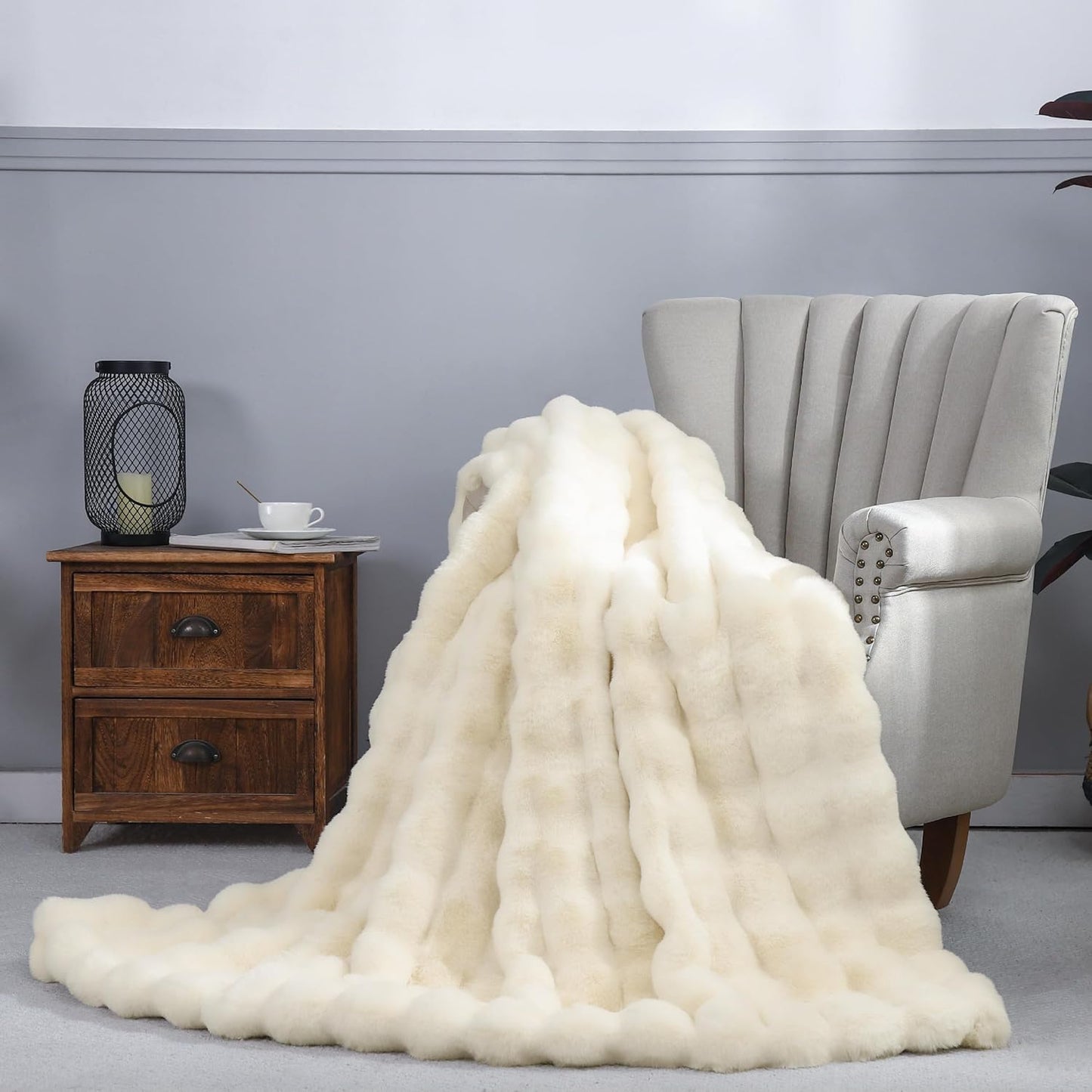 Luxury Faux Fur Throw Blanket, 50"x60" Fluffy Bubble Blanket, 1000GSM Ultra Soft Reversible Rabbit Fur Blanket for Couch Sofa, Cream White