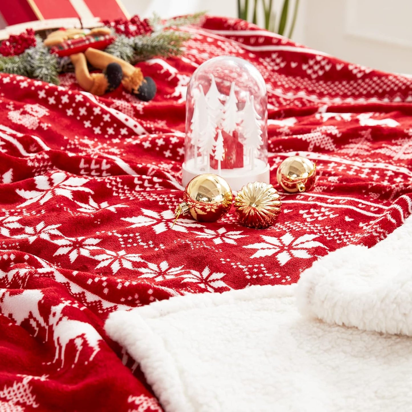 Touchat Red Sherpa Christmas Throw Blanket, Fuzzy Fluffy Soft Cozy Blanket, Fleece Flannel Plush Microfiber Blanket for Couch Bed Sofa (50" X 60", Red Reindeer)