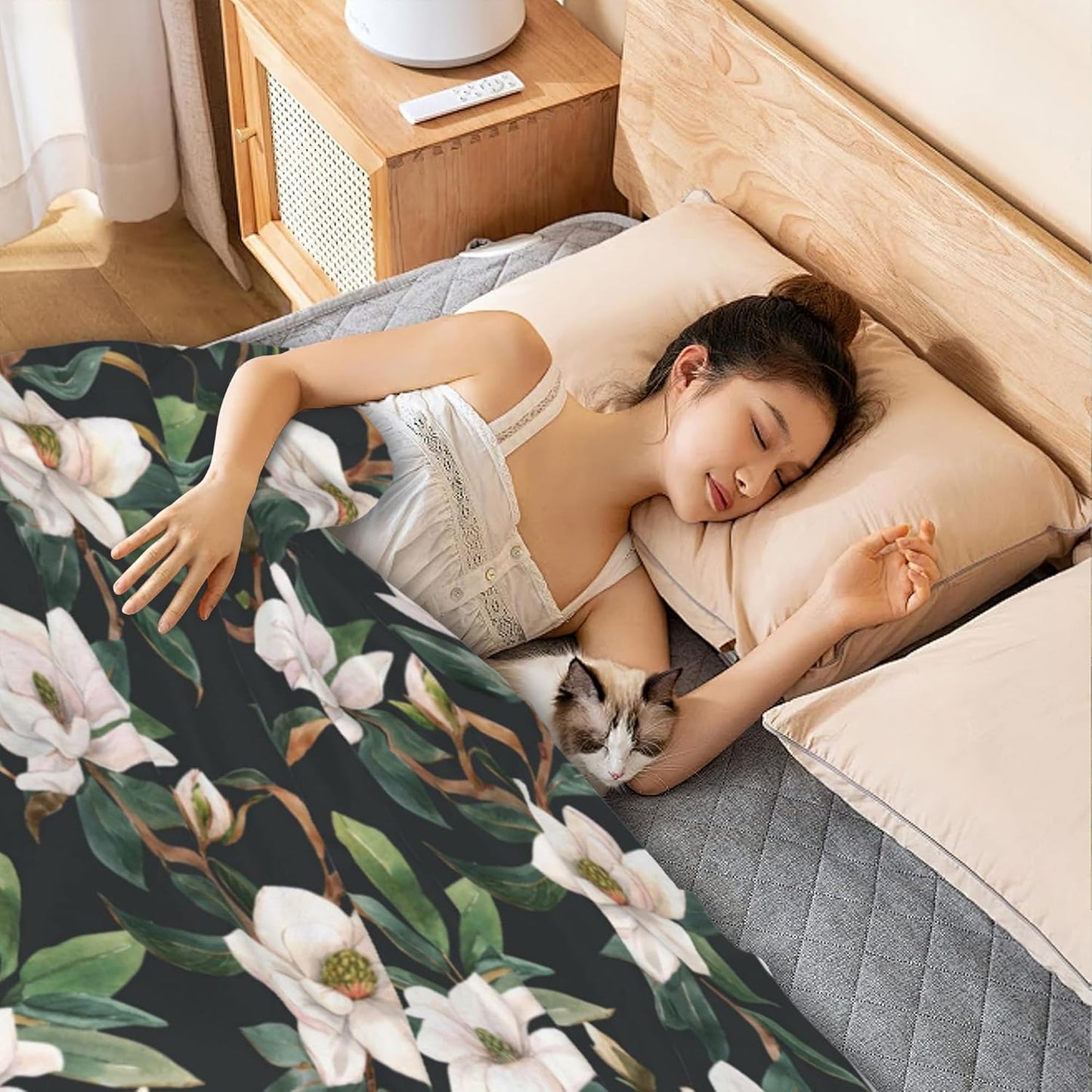 White Magnolia Soft Throw Blanket All Season Warm Blankets Lightweight Flannel Throws Blanket for Living Room Bed Couch 50"x60"
