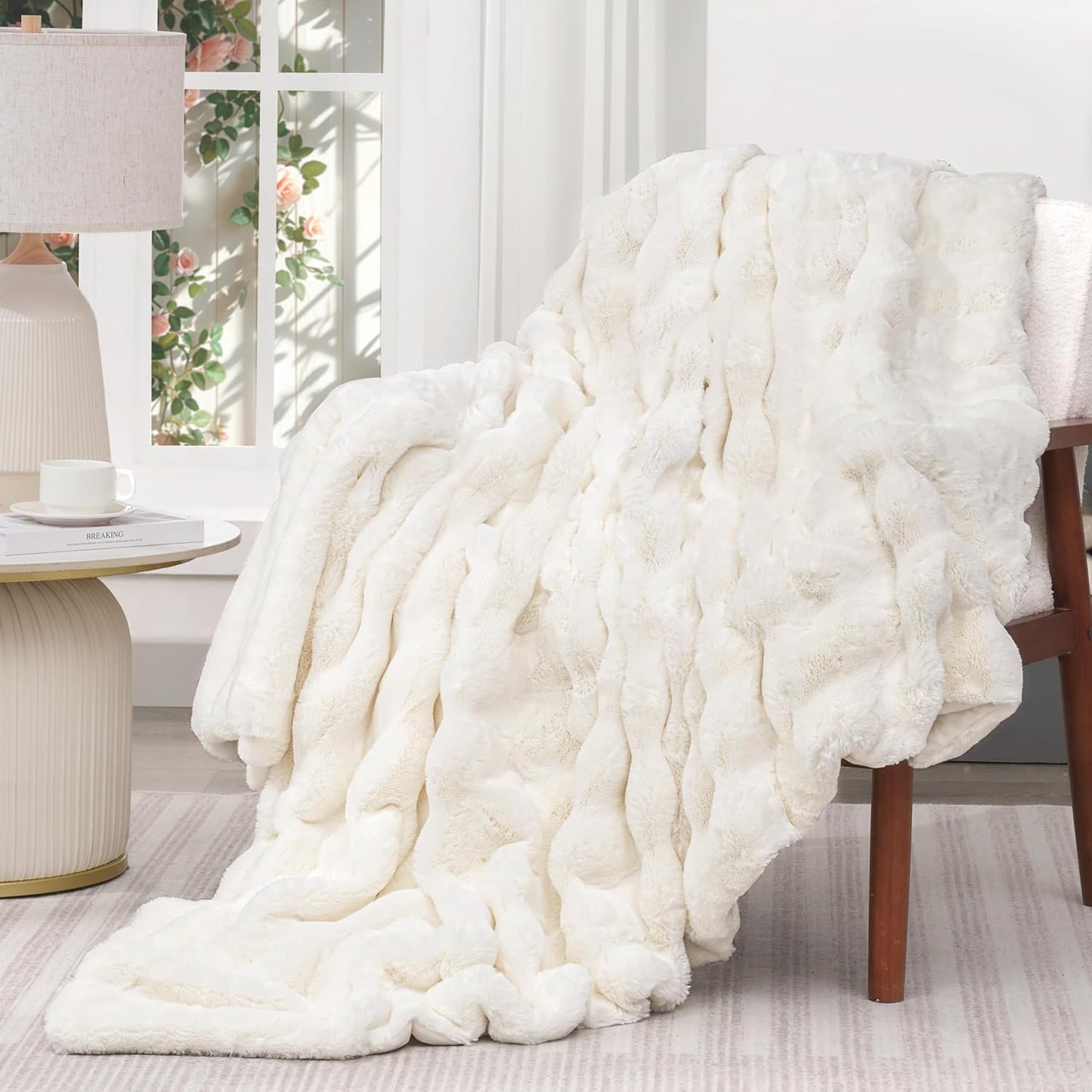 Touchat Luxury Faux Rabbit Fur Throw Blanket Twin Size for Couch,Super Heavy Warm Cozy Blanket for Sofa Bedroom Living Room,Ultra Soft Fluffy Reversible Plush Blanket for Home Decor Gifts,Cream White