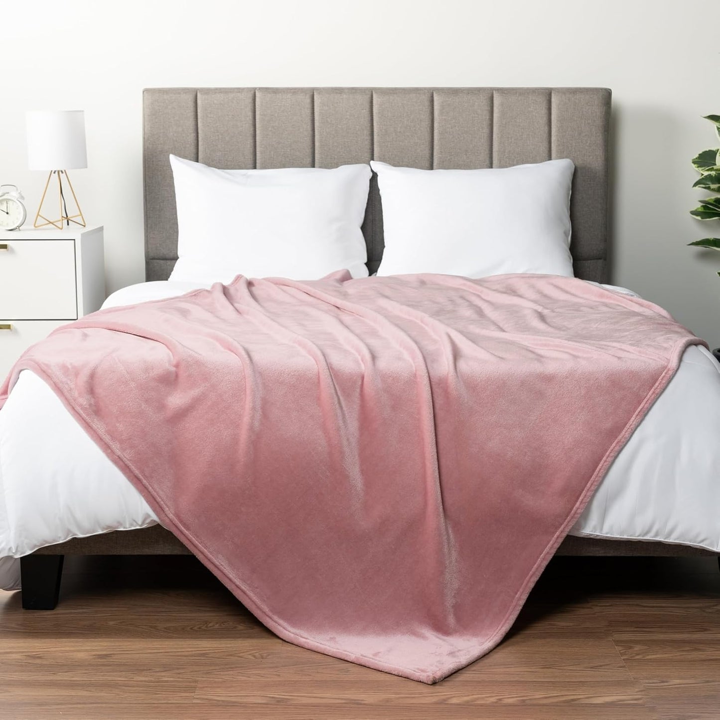 PAVILIA Pink Fleece Throw Blanket for Couch, Blush Pink Soft Fuzzy Flannel Throw for Sofa, Luxury Plush Microfiber Bed Blanket, Cozy Home Decorative Velvet Gift Blanket, 50x60