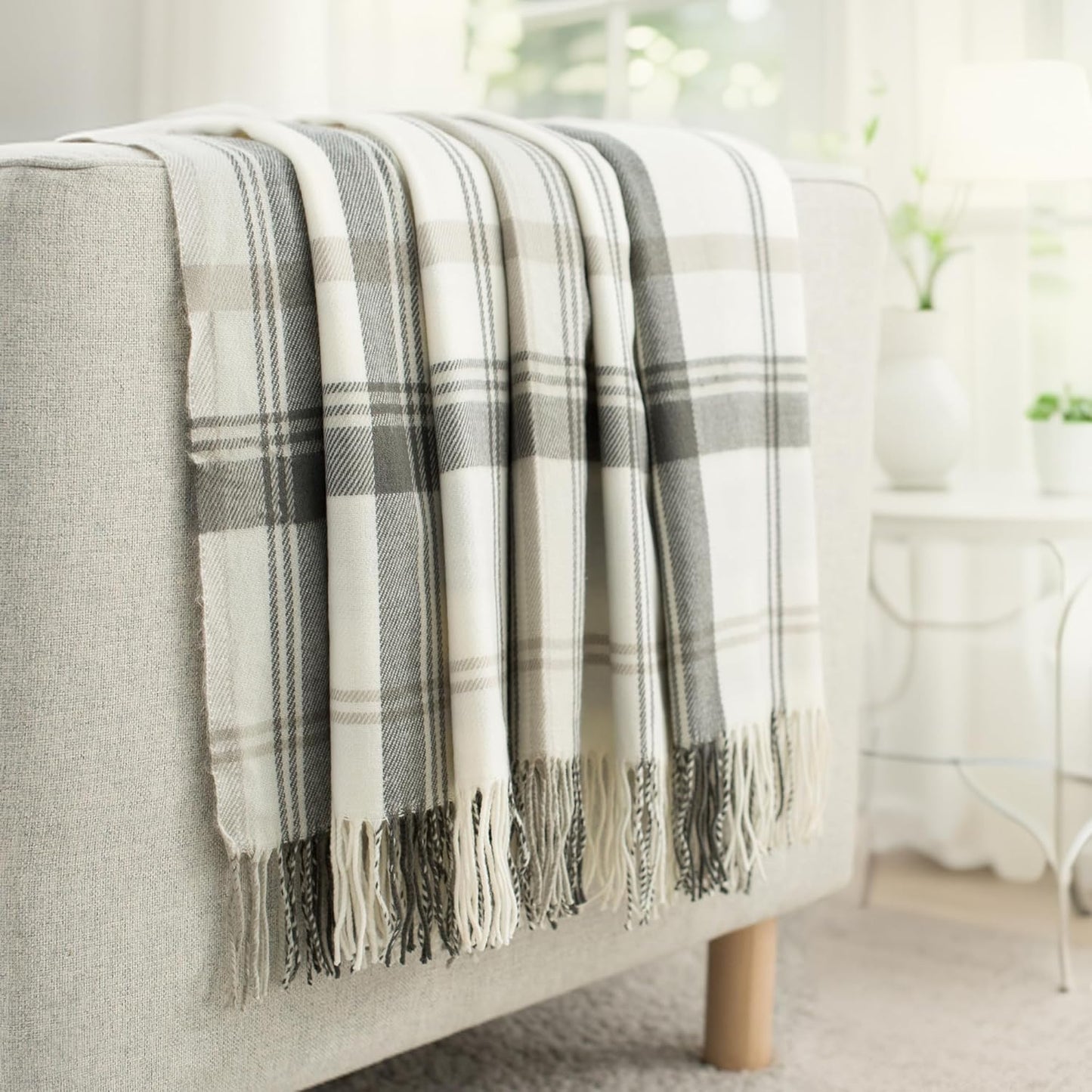Grey and White Plaid Throw Blanket for Couch,60"X80" Super Soft Cozy Warm Home Decorative Throws with Tassels for Bed Sofa Picnic