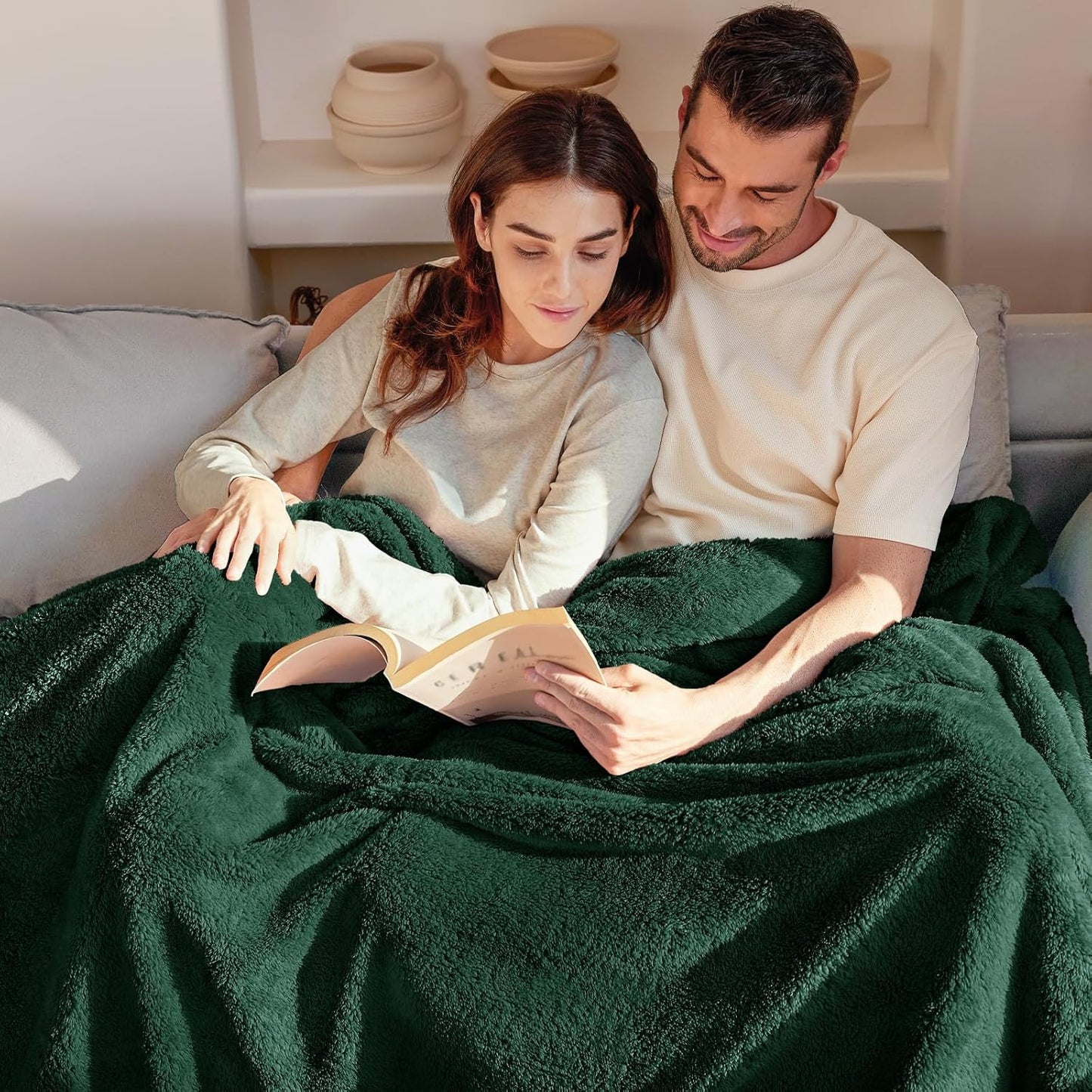 Exclusivo Mezcla Soft Fleece Throw Blanket for Couch, Super Soft Velvet Plush Fleece Blankets, Fuzzy Cozy and Warm for Winter, 50x60 Inches, Forest Green