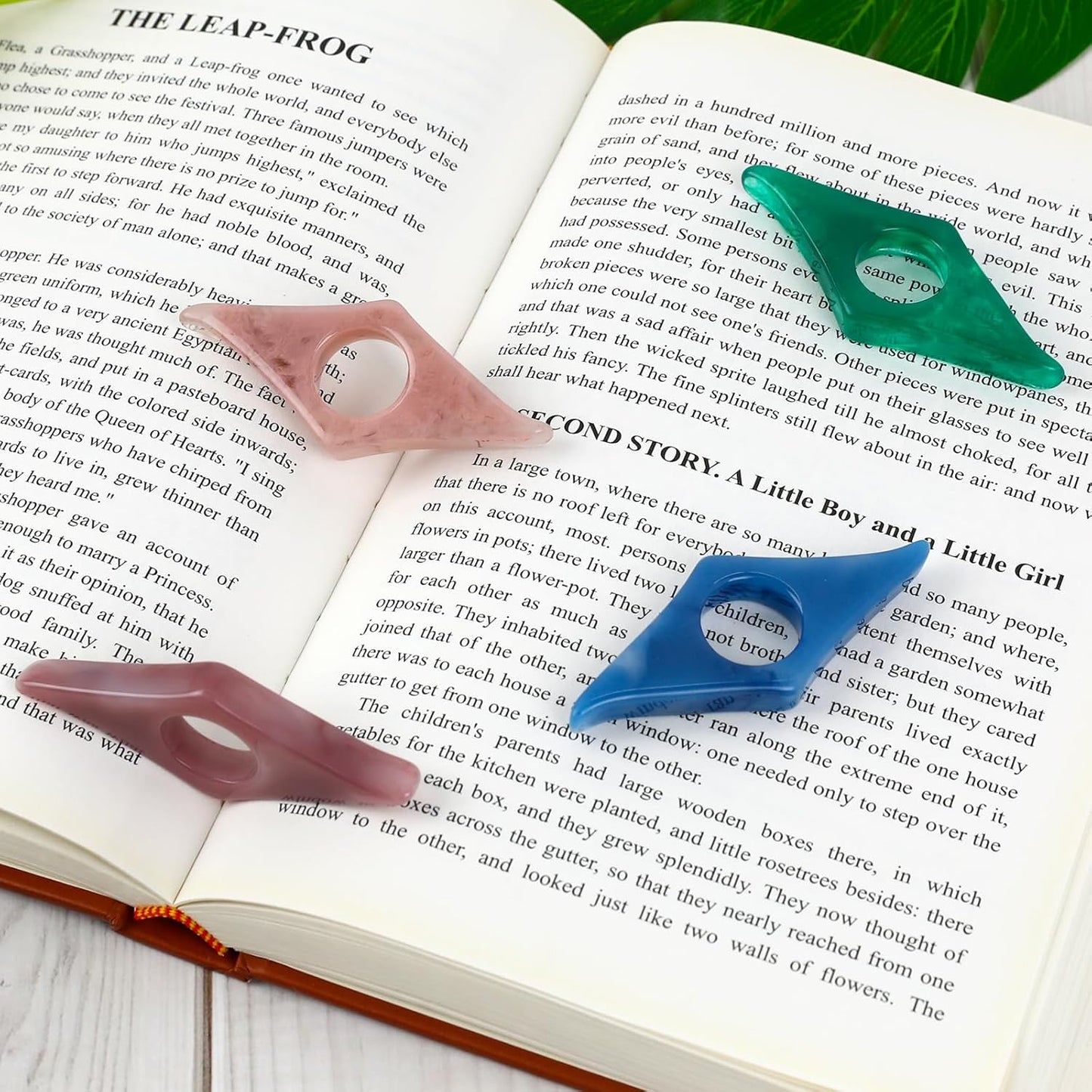 4 Pcs Thumb Book Page Holder Resin Thumb Book Holder Book Page Holders for Reading Book Opener Holder Thumb Ring Book Accessories for Book Lovers Readers Student Teacher Gifts(4 Colors