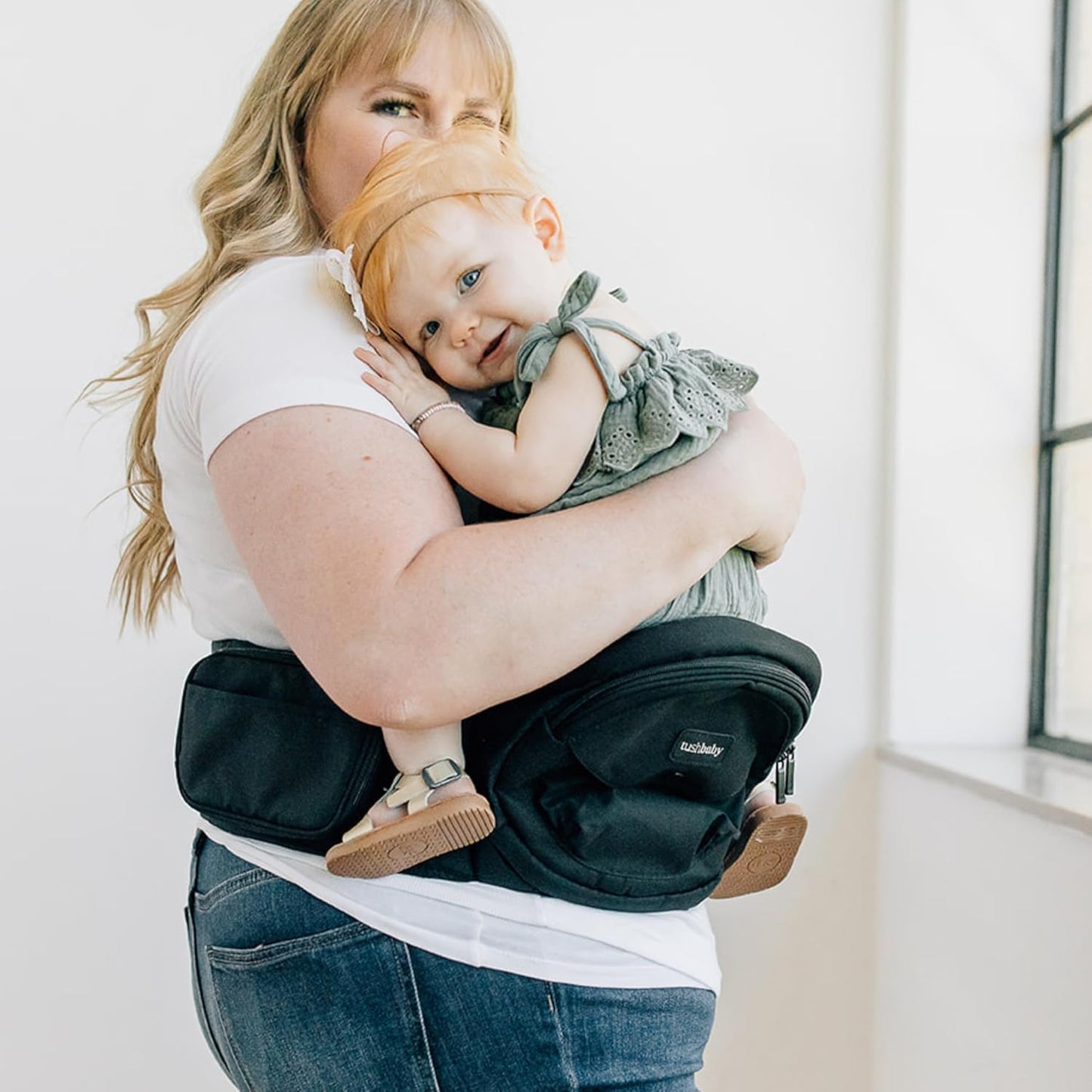 Tushbaby Original Hip Seat Baby Carrier for Babies & Toddlers up to 45 lbs, Safety Certified, Lightweight No-Foam Design with Storage, Black