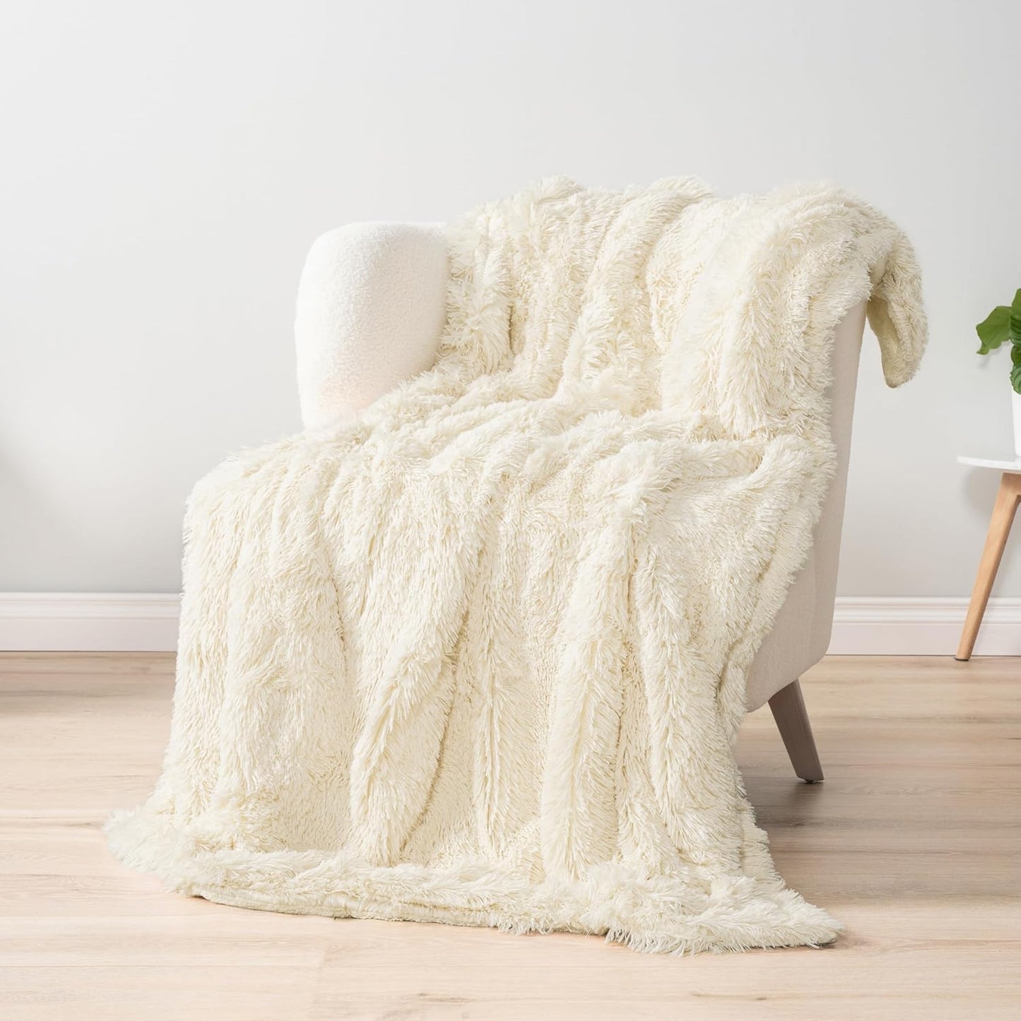 Pavilia Cream Beige Fluffy Throw, Twin Bed, Fuzzy Blanket for Women Men, Super Soft Thick Faux Fur Sherpa Blanket Throw, 60x80