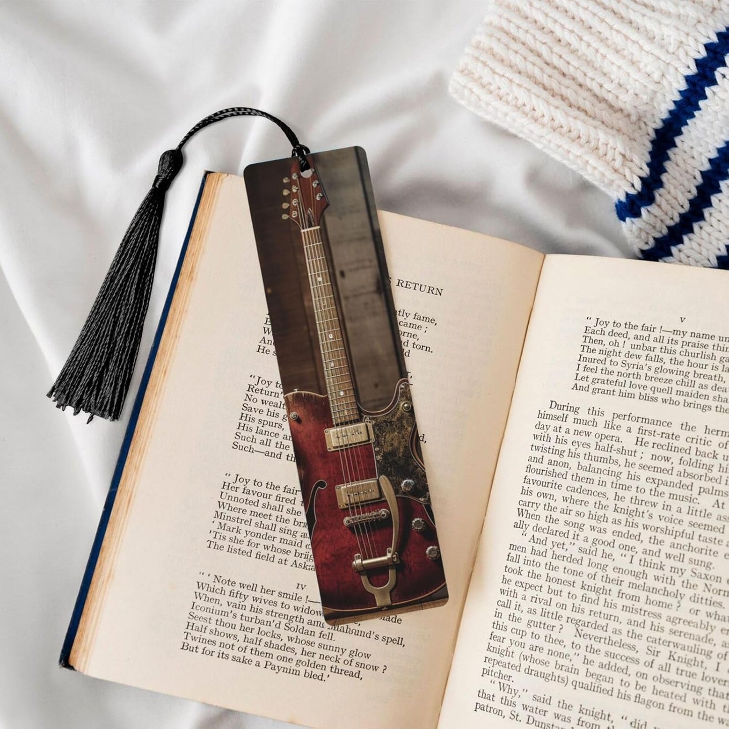 Vintage Electric Guitar Bookmarks Gifts for Women Men, Wooden Bookmarks for Book Lovers, Vintage Book Marks Ornaments with Tassel, Unique Personalized Reading Page Markers Black