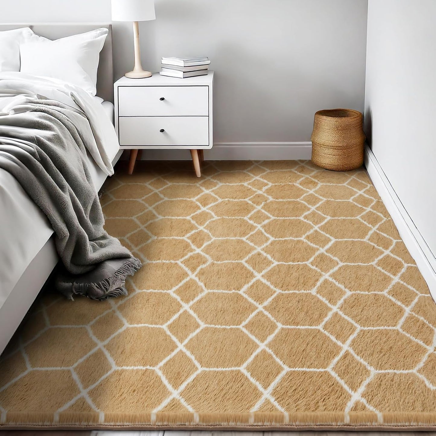 Super Soft Shaggy Area Rug, 6X9 Soft Plush Fluffy Rug for Bedroom Living Room, Modern Moroccan Geometric Carpet for Home Decor Aesthetic, Anti-Skid Carpet for Kids Room, Nursery, Beige and White