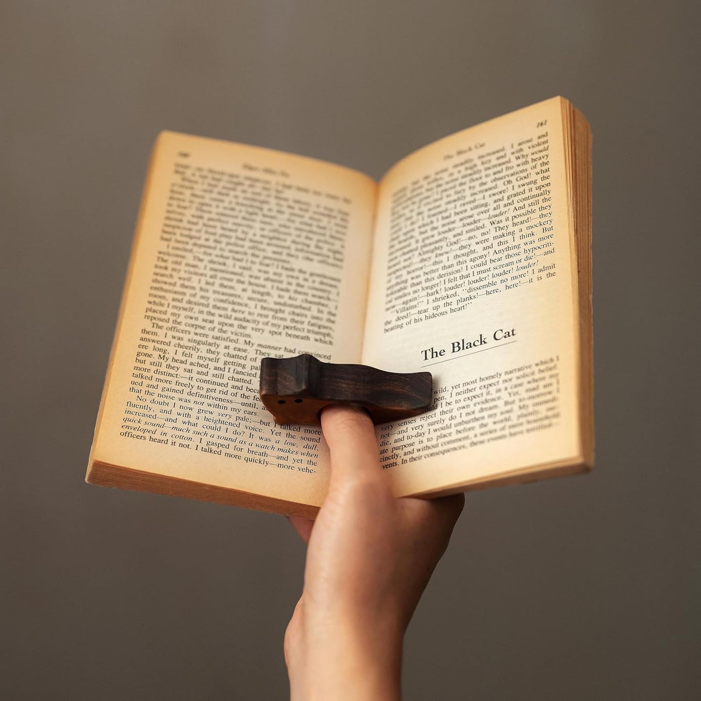 TILISMA Cat Book Page Holder – Handmade Natural Walnut Thumb Bookmark - Novel Reading Accessories Gifts for Readers, Book Lovers Gifts, Bookworm Gifts, Literary Gift - (Small - 0.78")