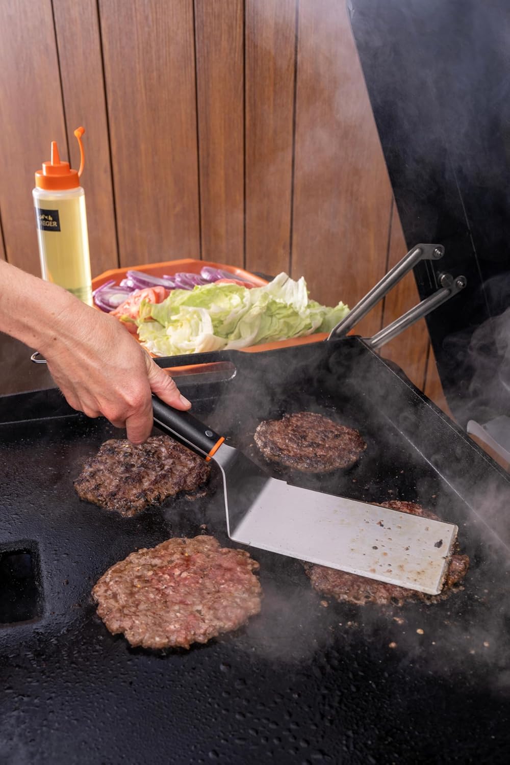Traeger Grills Flat Top Burger Kit – XL Heavy-Duty Spatula & Cast Iron Burger Press for Smash Burgers, Perfect Sear & Griddle Cooking