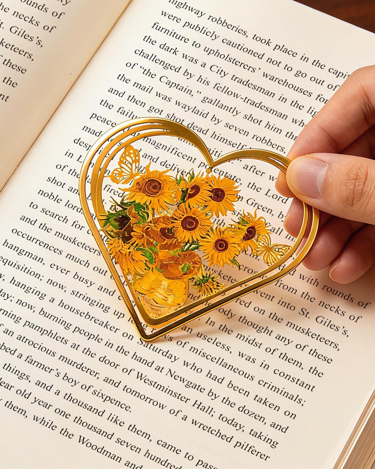 4pcs Metal Clip Heart Bookmarks for Reading Women, Van Gogh Monet Oil Painting Cute Hollow Butterfly Corner Page Book Marks for Women,Teachers Students,Reading Accessories Gifts for Book Lovers