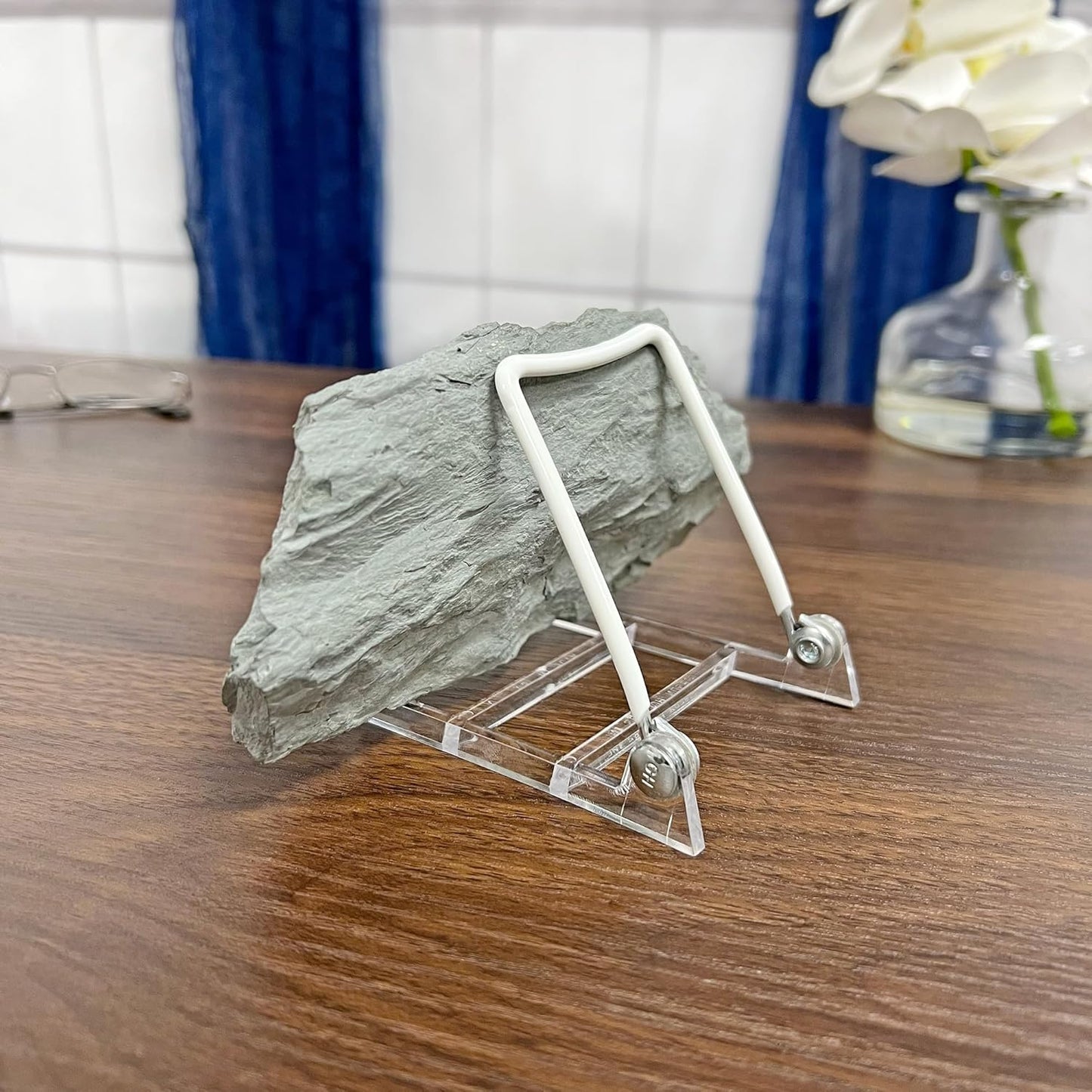 GIBSON HOLDERS 1PL Adjustable White Wire and Clear Acrylic Display Easel, 2.75" W x 3.75" D x 3.5" H, Pack of 12